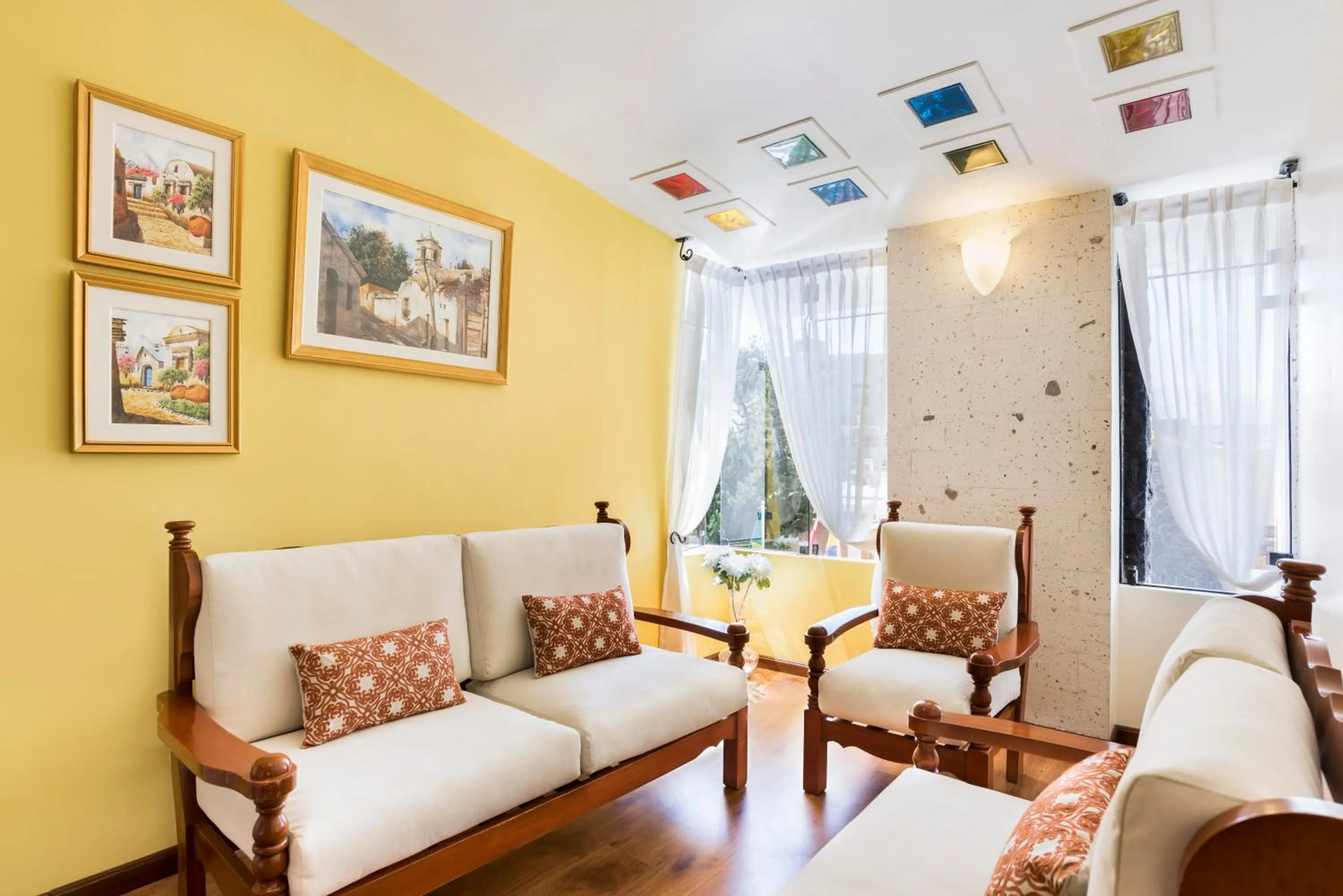 Living room in Natura Inn Hotel