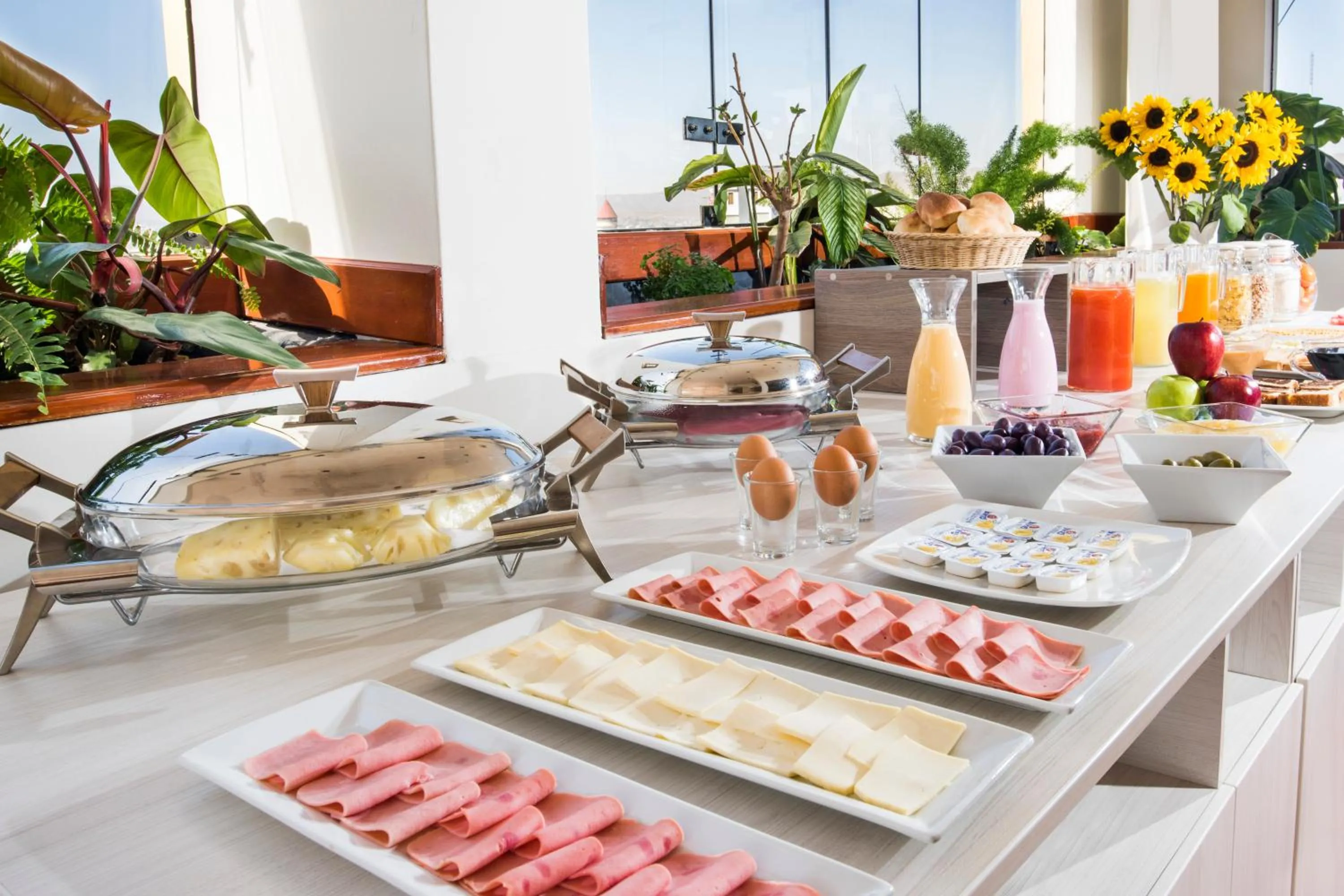 Food and drinks in Natura Inn Hotel