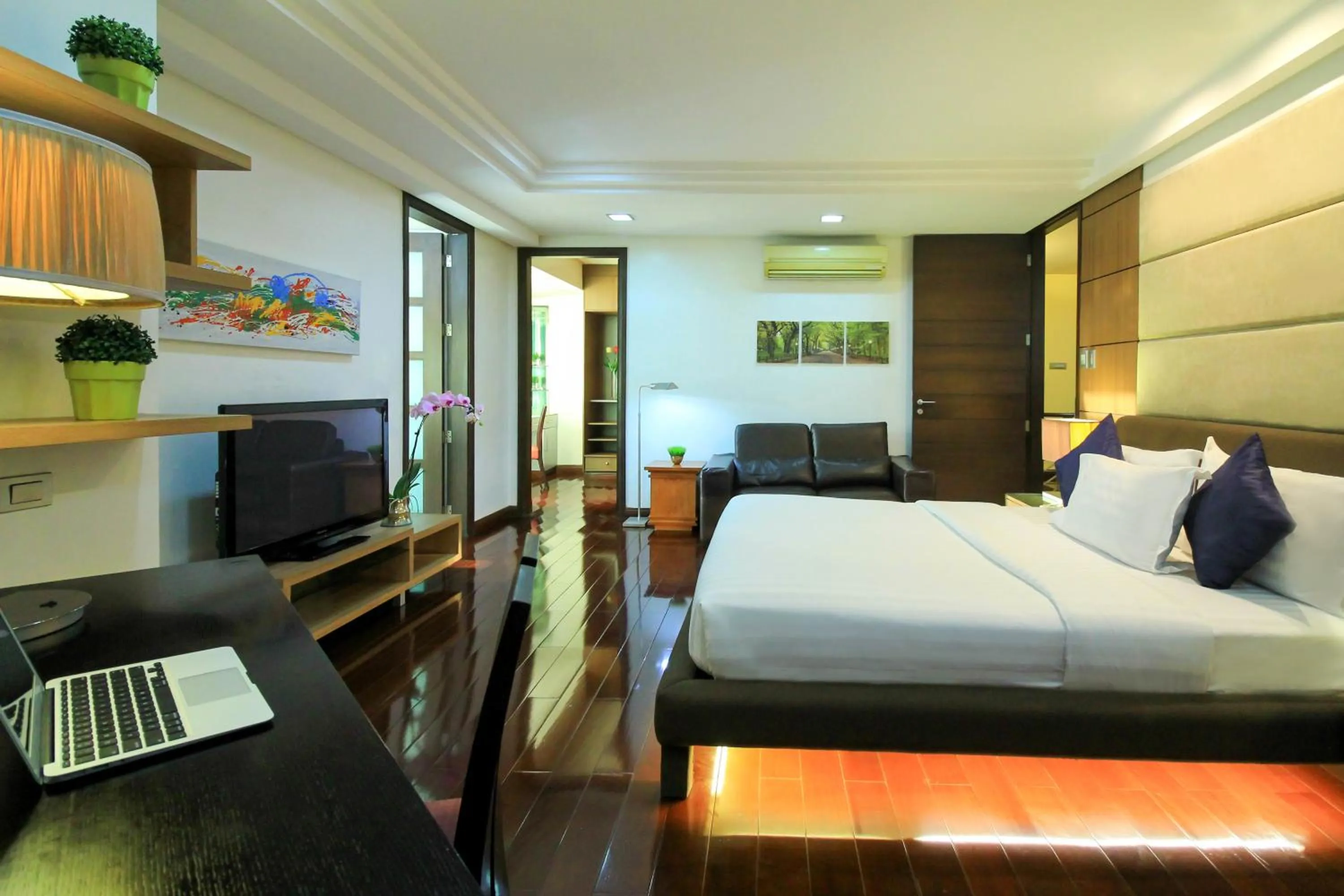 Bedroom, Bed in Greenhills Elan Hotel Modern - Newly Renovated