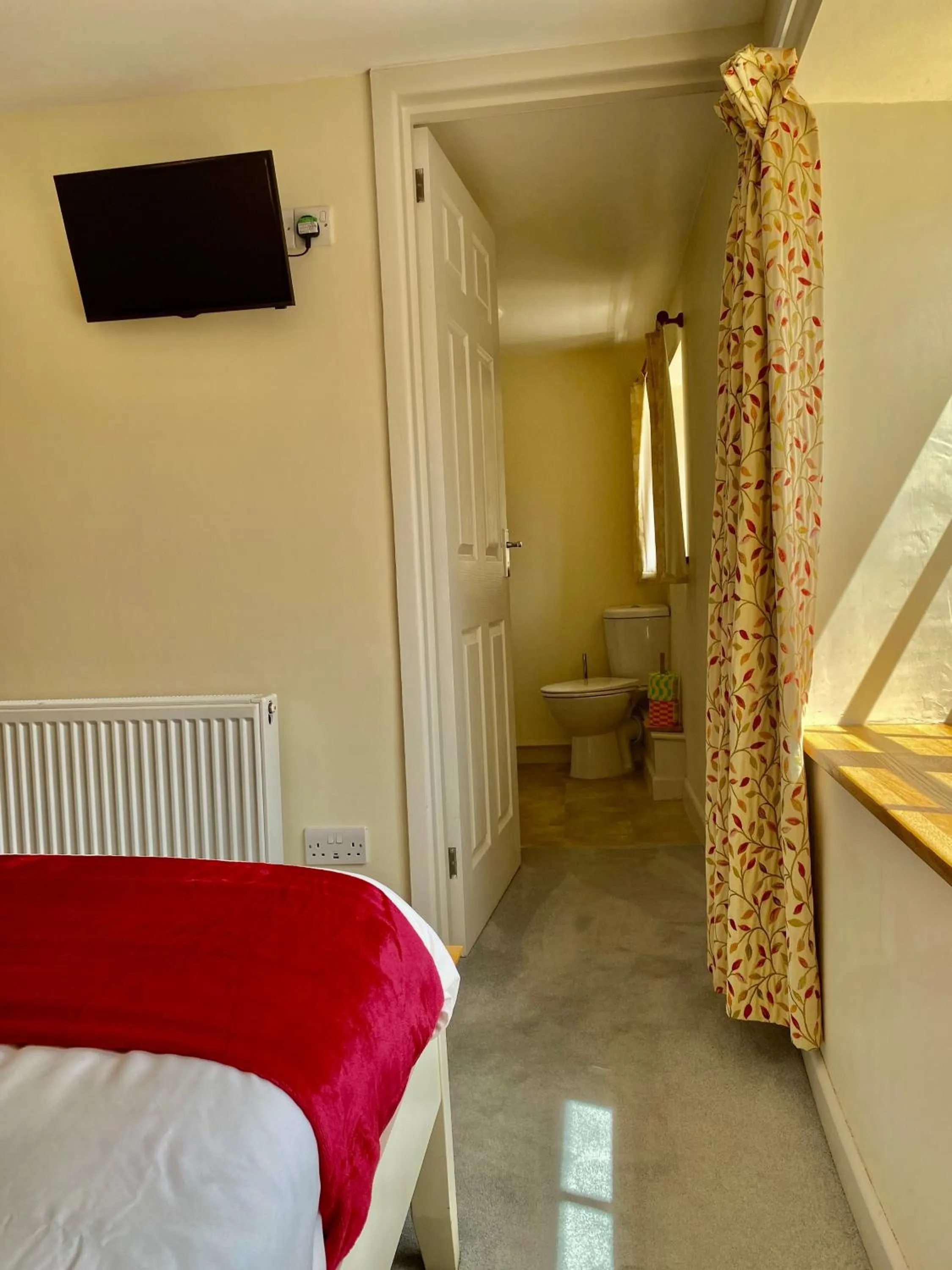 Bedroom, Bed in Lynwood House Bed and Breakfast