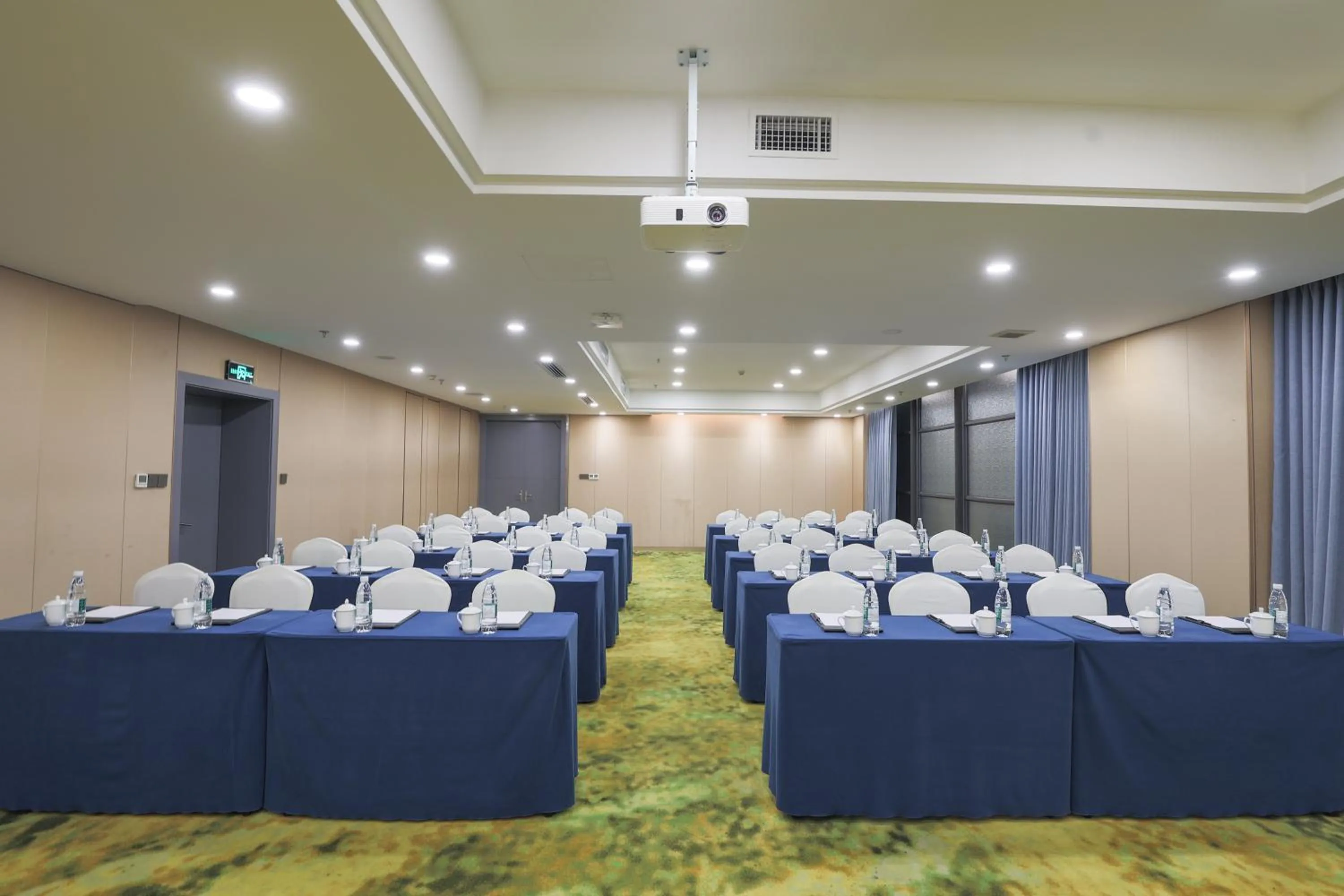 Meeting/conference room in Pagoda Hotel Hangzhou West Lake Wulin - City Center and Family Friendly