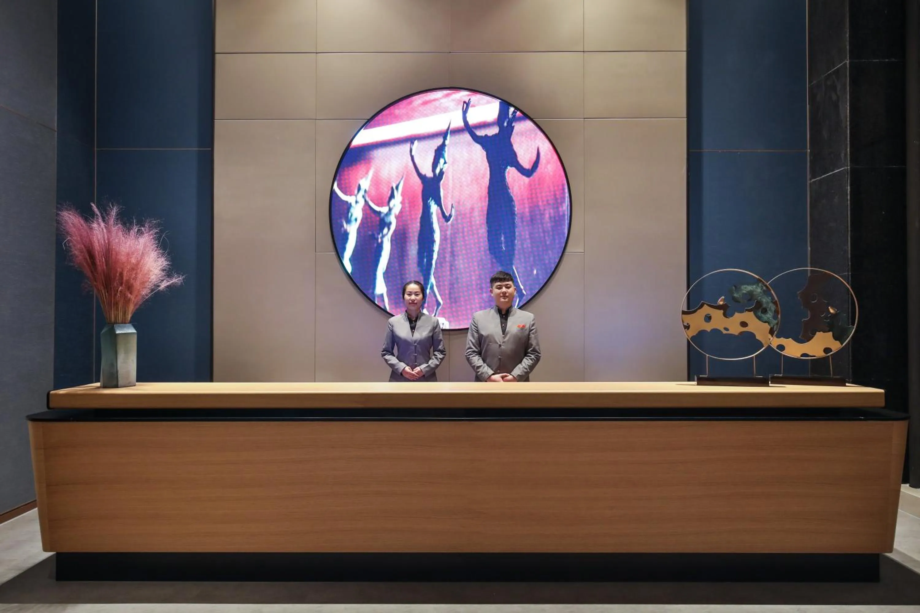 Lobby or reception in Pagoda Hotel Hangzhou West Lake Wulin - City Center and Family Friendly