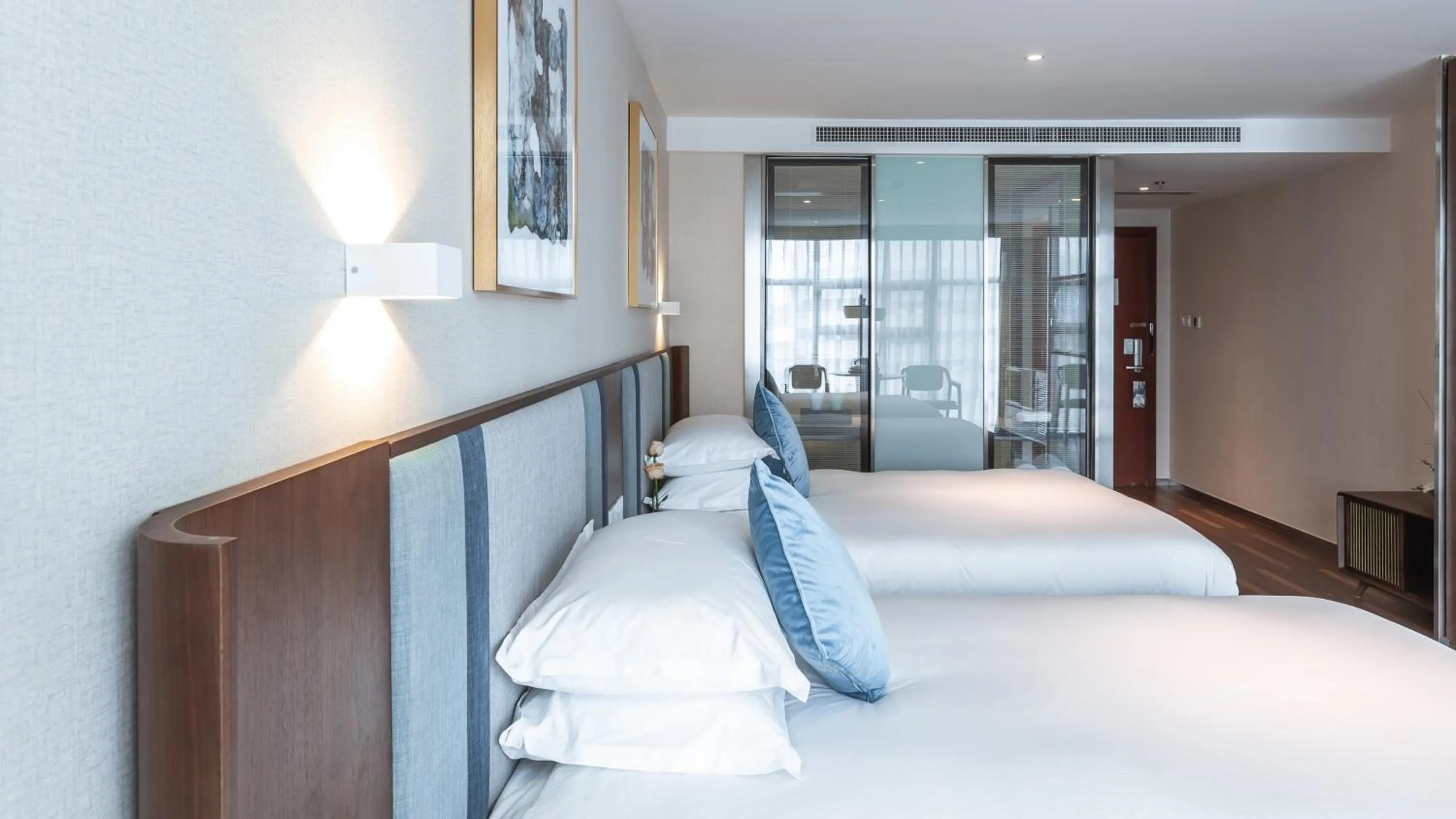 Bed in Pagoda Hotel Hangzhou West Lake Wulin - City Center and Family Friendly