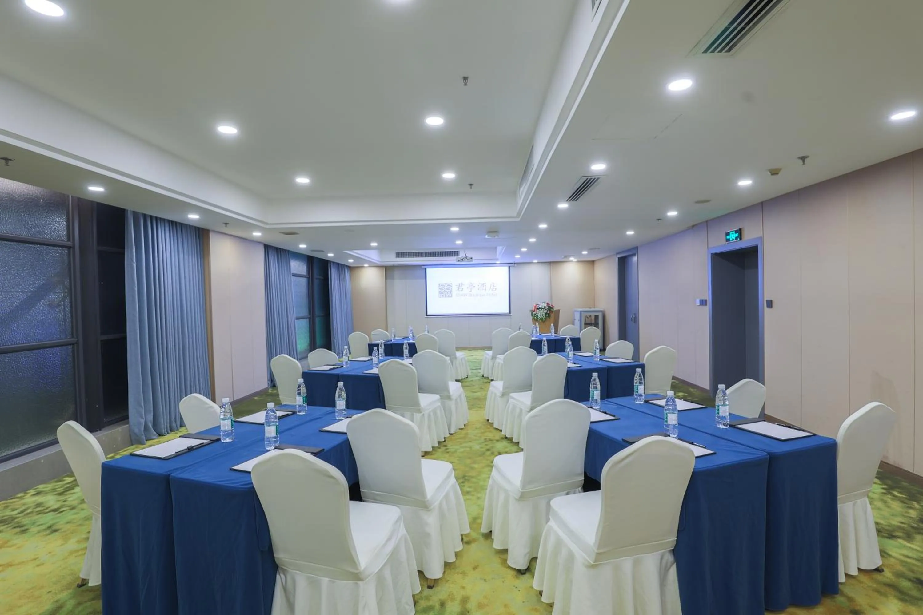 Meeting/conference room in Pagoda Hotel Hangzhou West Lake Wulin - City Center and Family Friendly