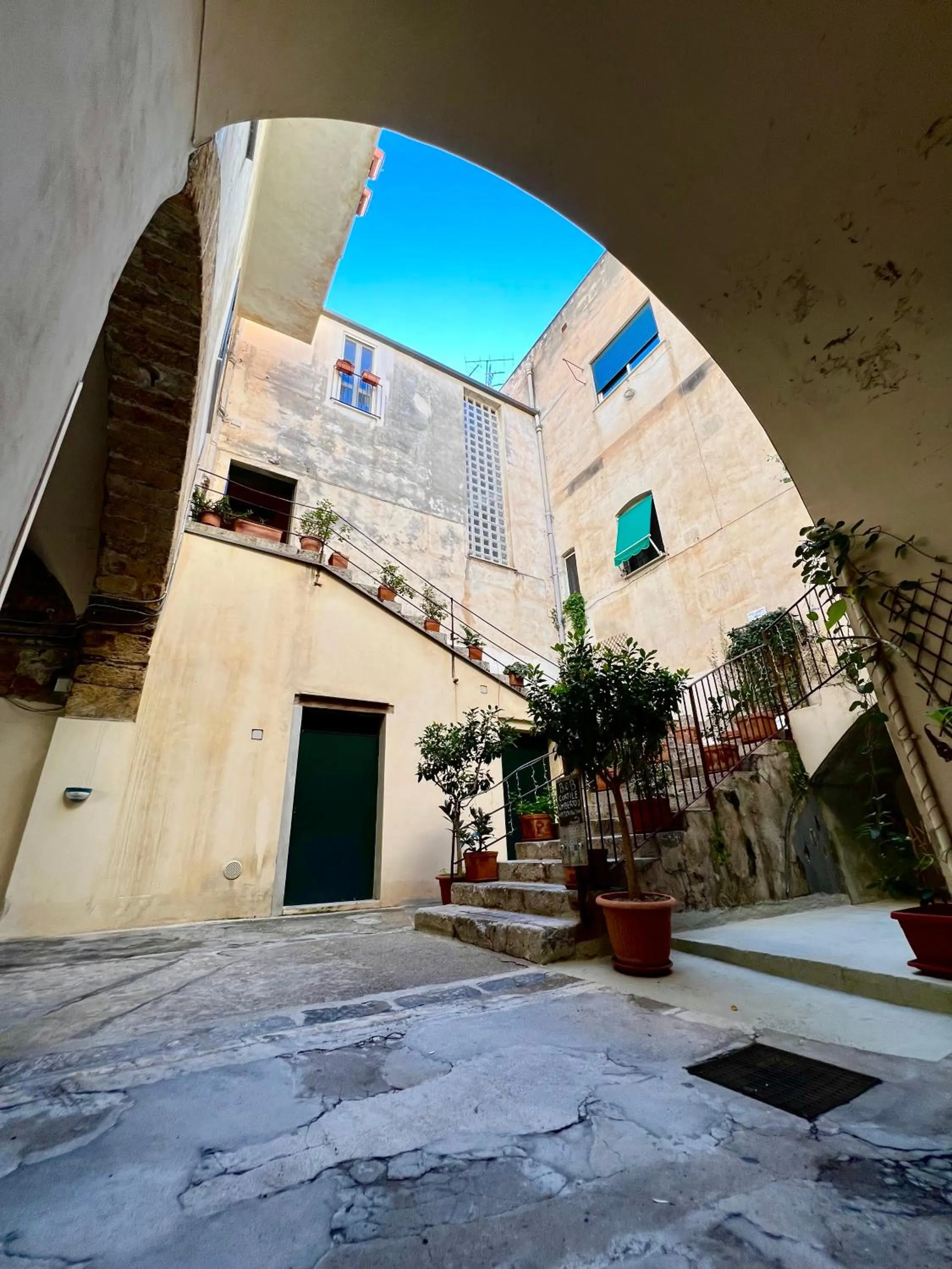 Inner courtyard view in B&B Cortile Umberto I