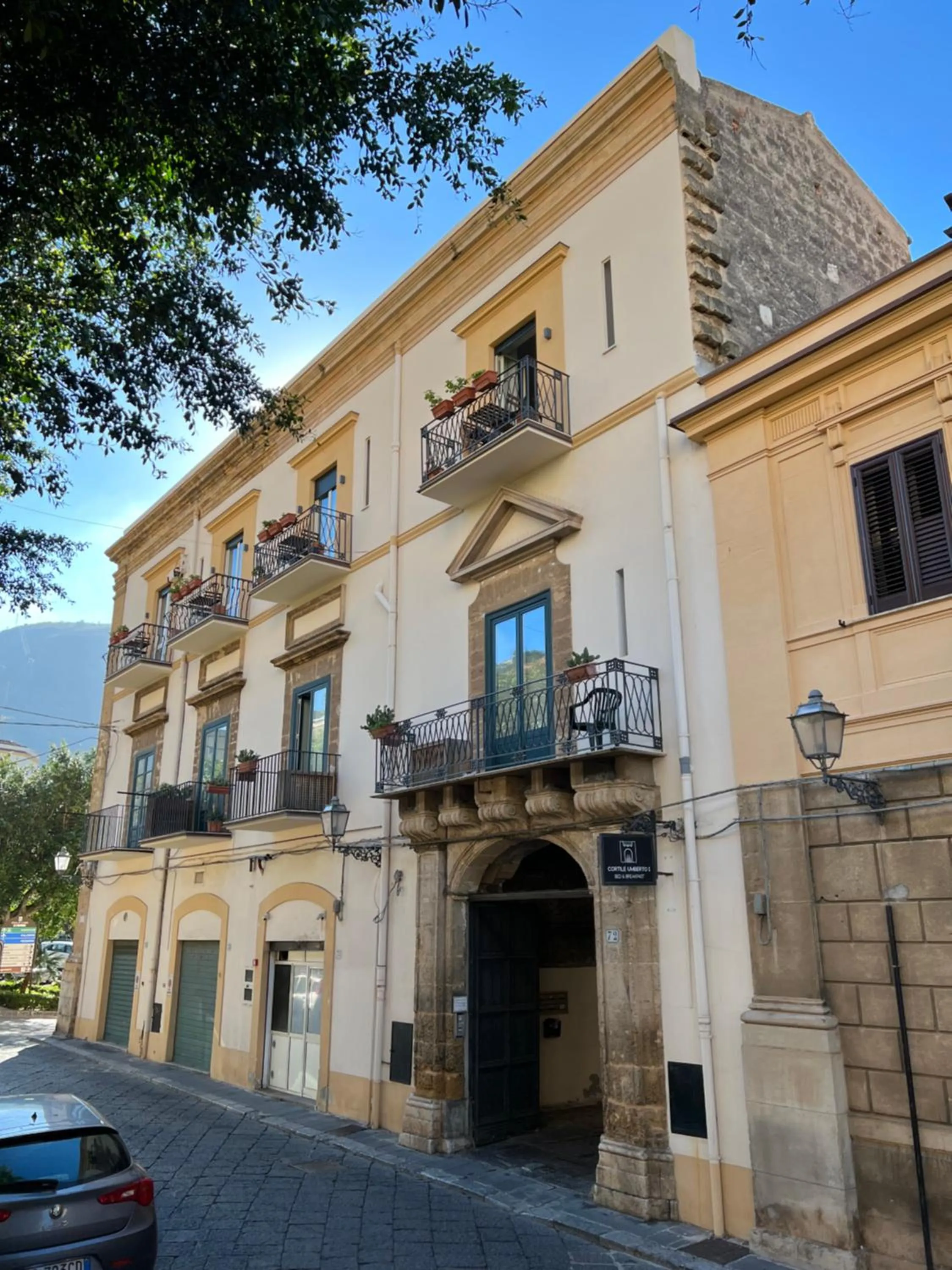 Property building in B&B Cortile Umberto I