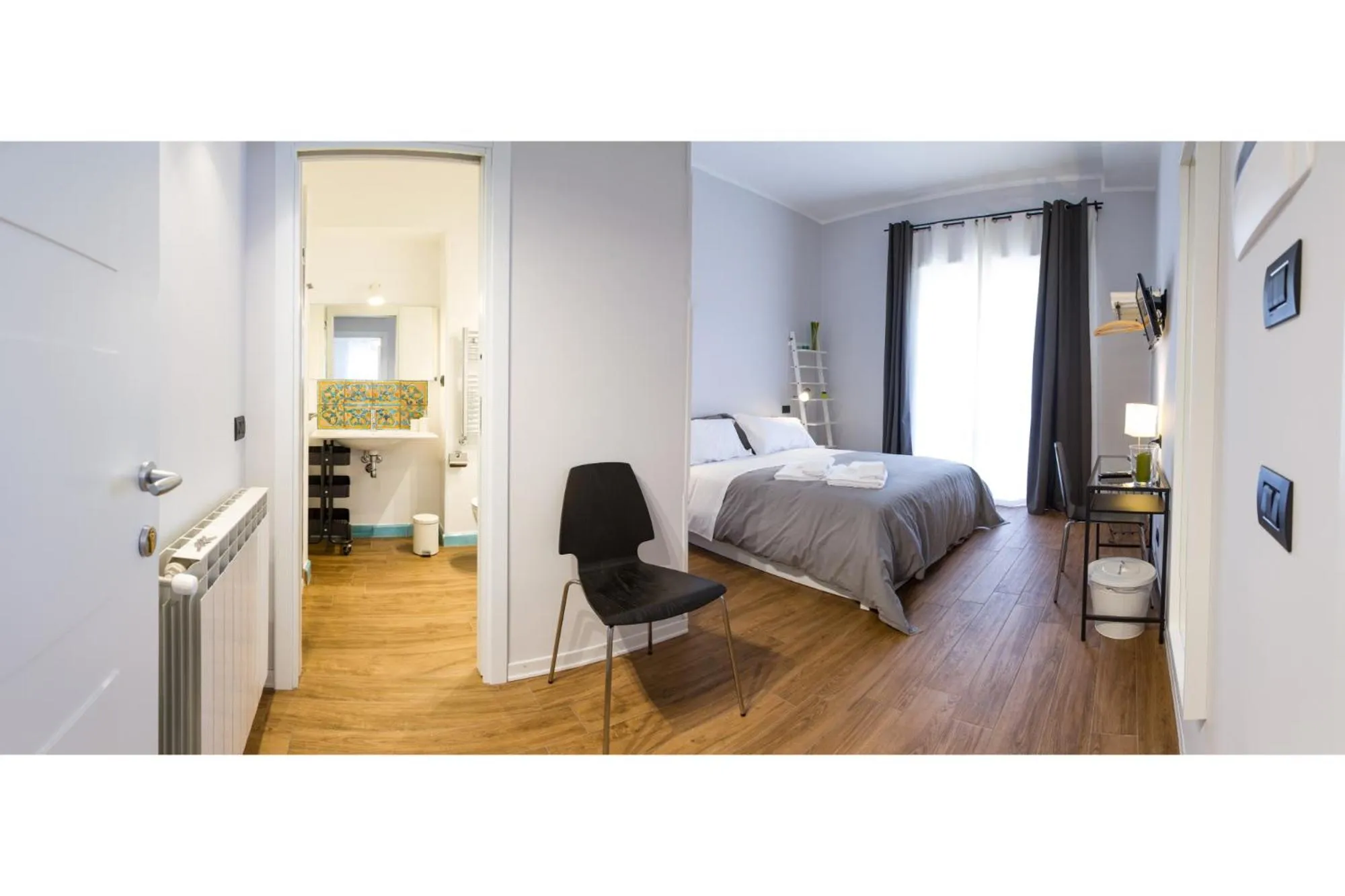 Photo of the whole room in B&B Cortile Umberto I