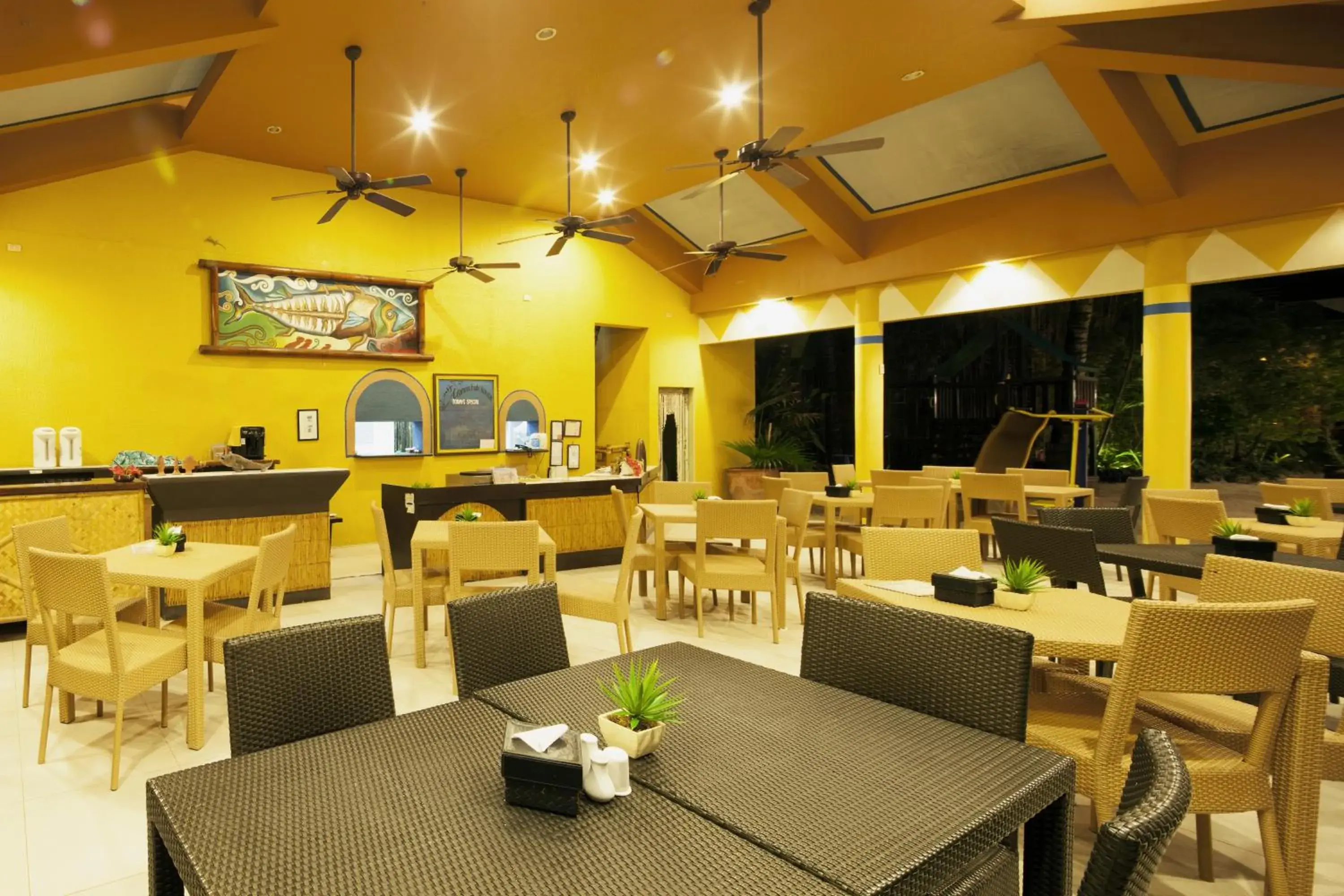 Restaurant/places to eat in Microtel by Wyndham Boracay Restaurant/places to eat in Microtel by Wyndham Boracay