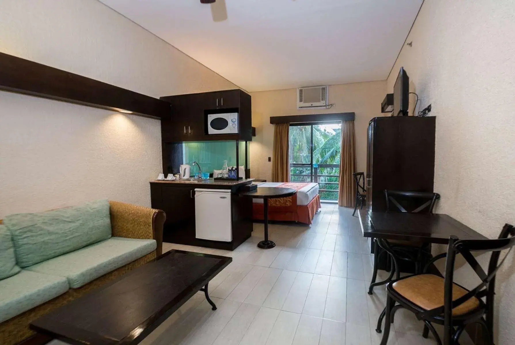 Photo of the whole room in Microtel by Wyndham Boracay Photo of the whole room in Microtel by Wyndham Boracay