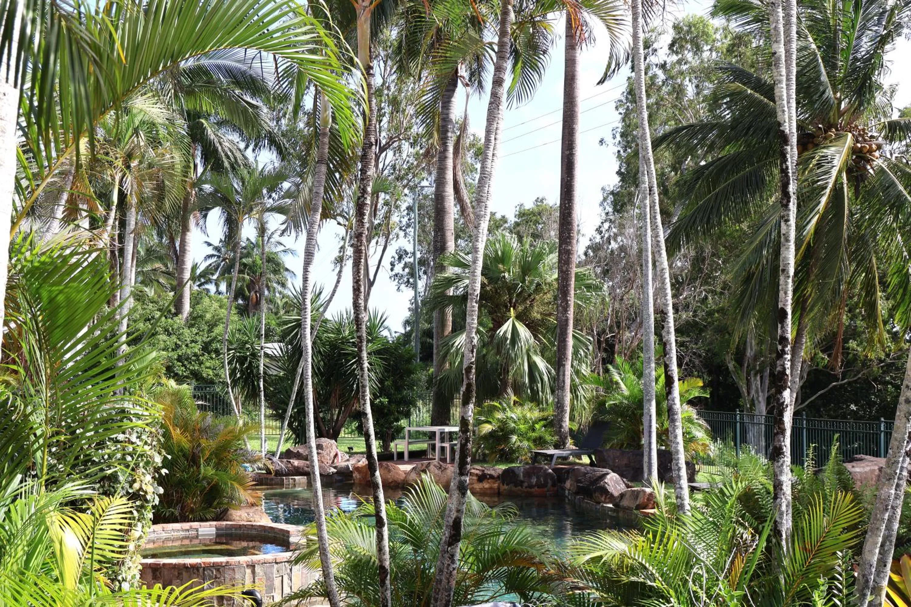 Colonial Palms Motor Inn