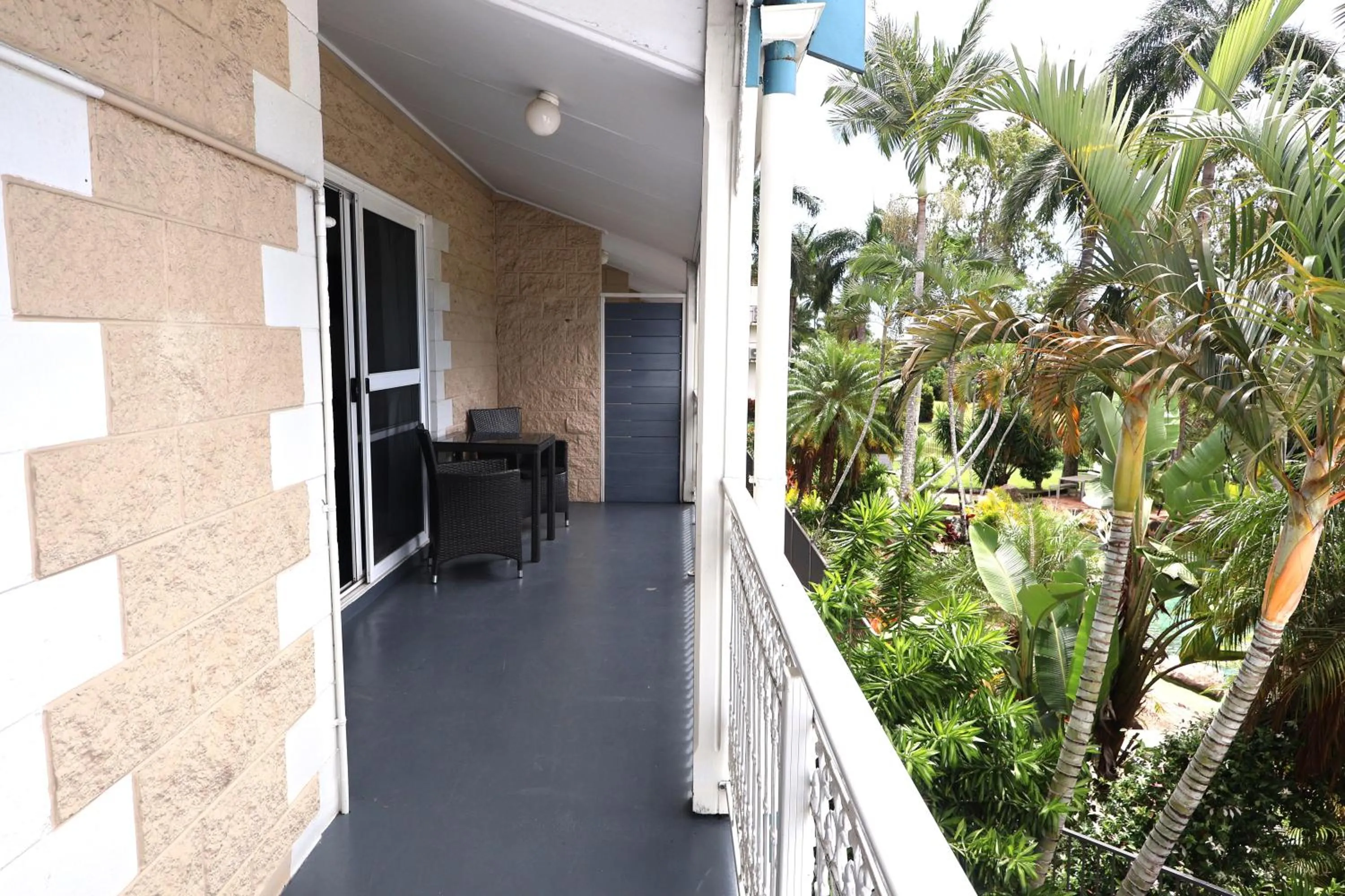 Colonial Palms Motor Inn