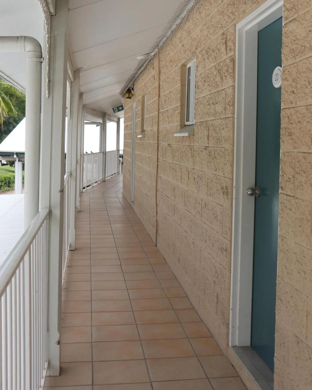 Property building in Colonial Palms Motor Inn