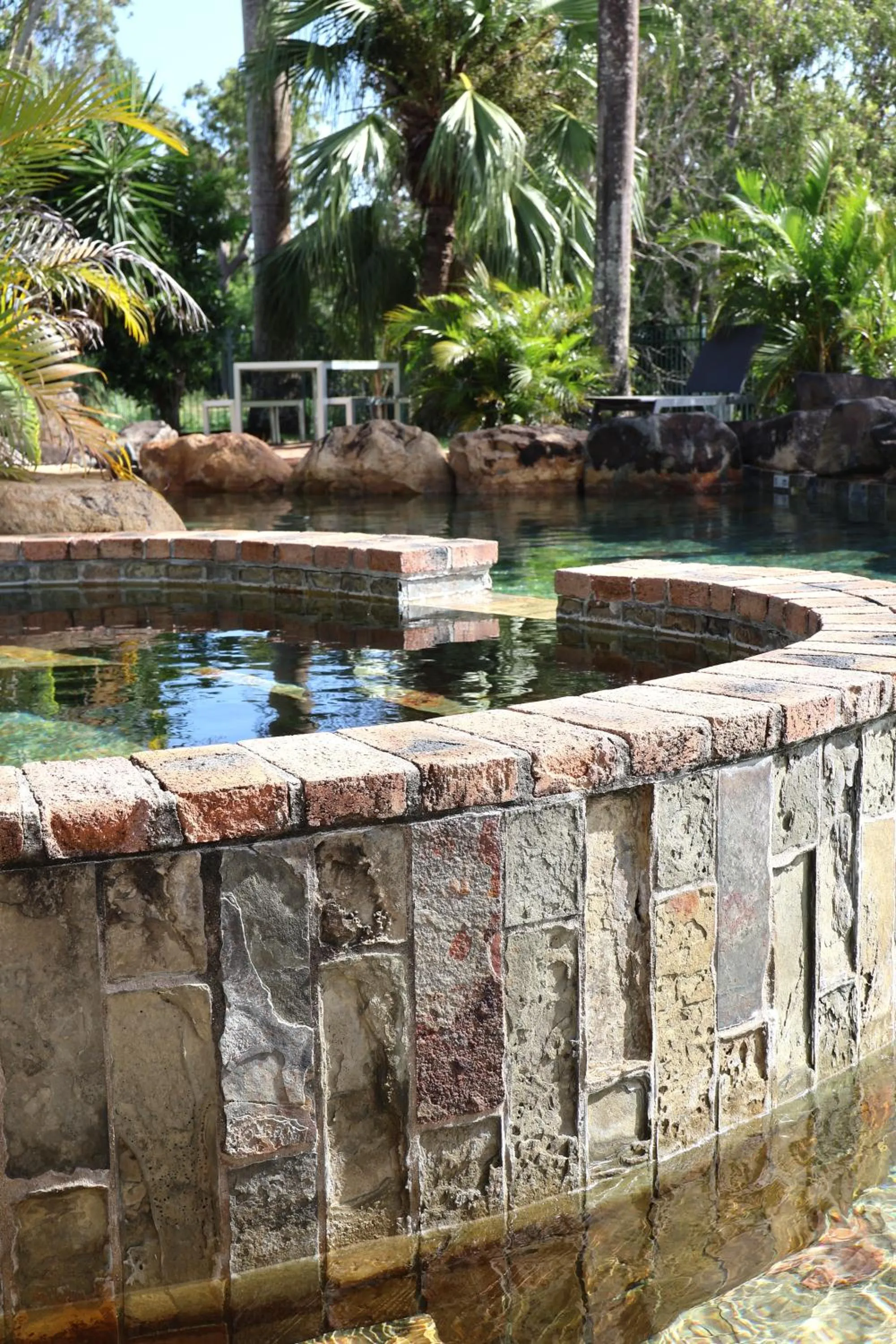Colonial Palms Motor Inn
