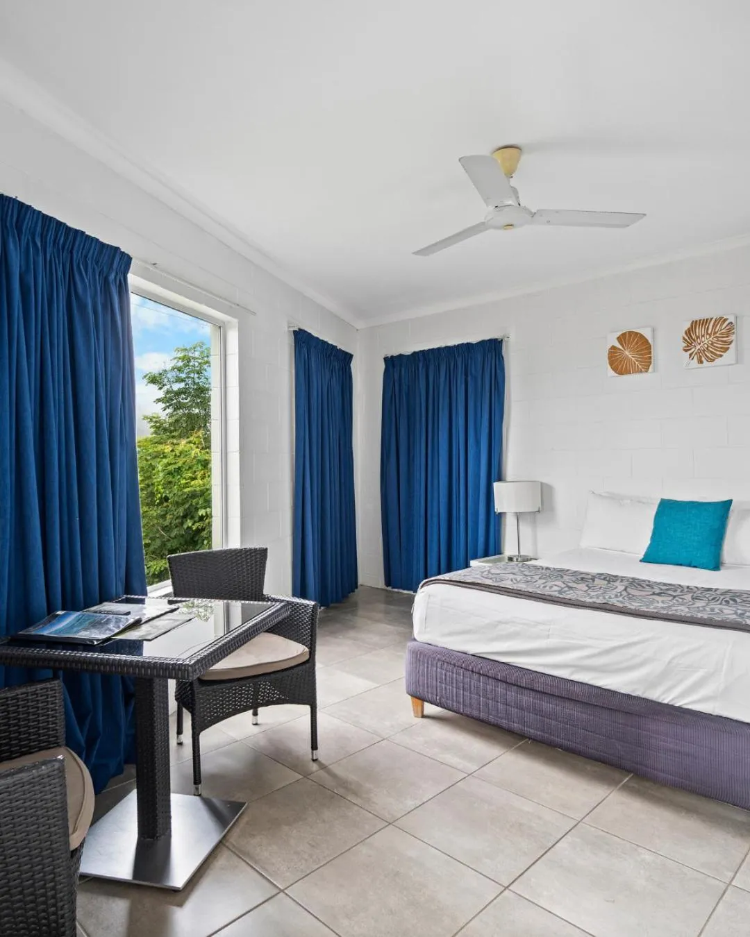 Bed in Colonial Palms Motor Inn