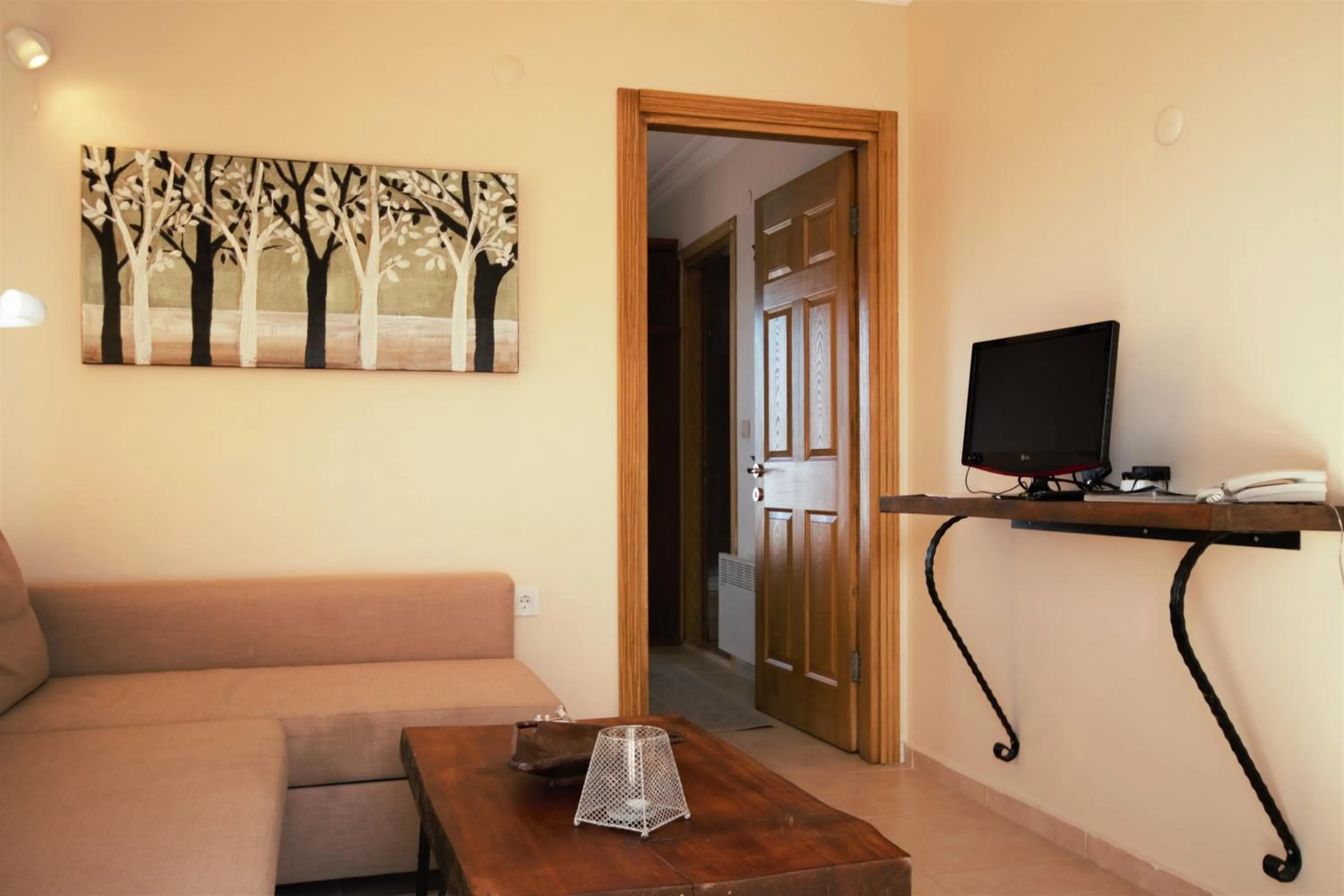 TV and multimedia in Cundavilla Hotel & Suites