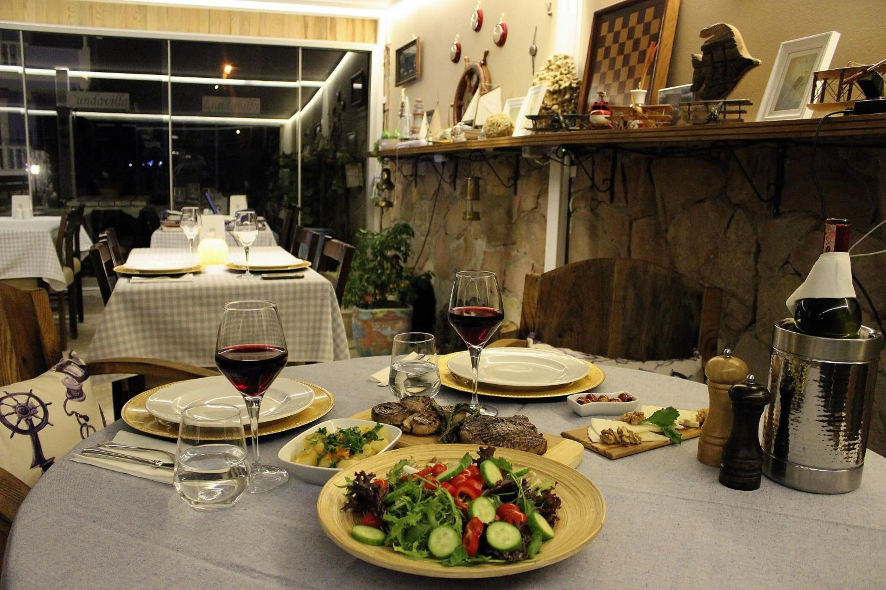 Restaurant/places to eat in Cundavilla Hotel & Suites