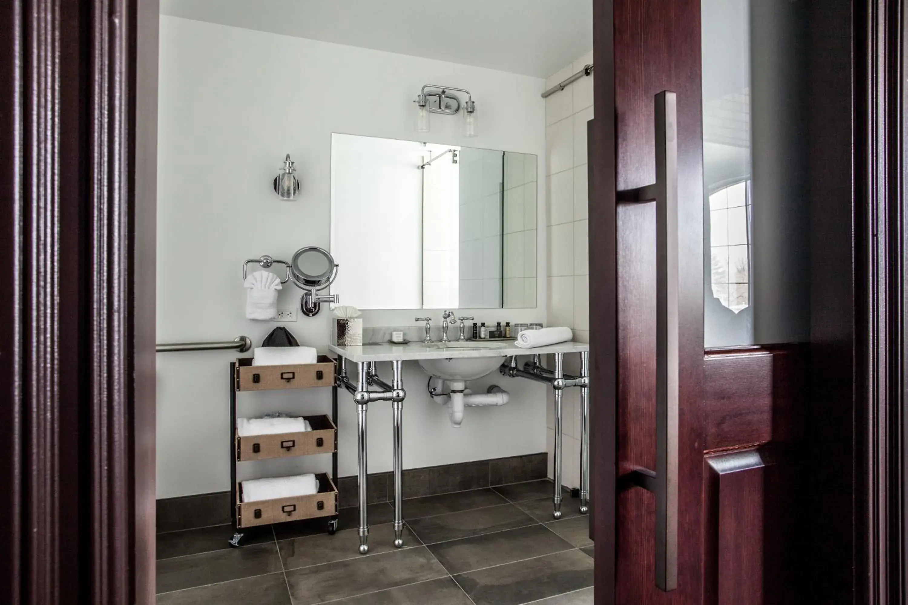 King Room - Disability Access in Ironworks Hotel Indy King Room - Disability Access in Ironworks Hotel Indy