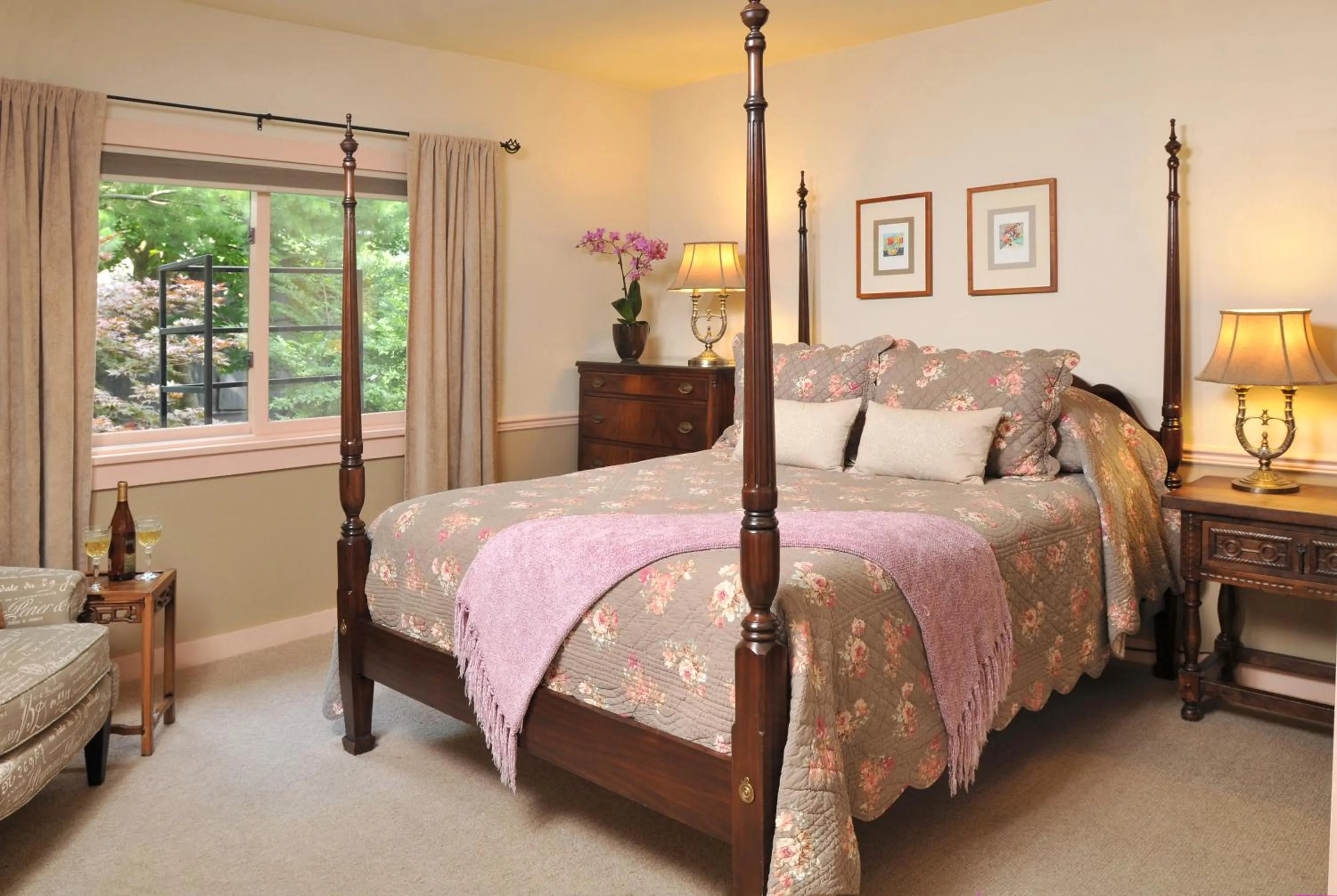 Bedroom, Bed in 1795 Acorn Inn Bed and Breakfast