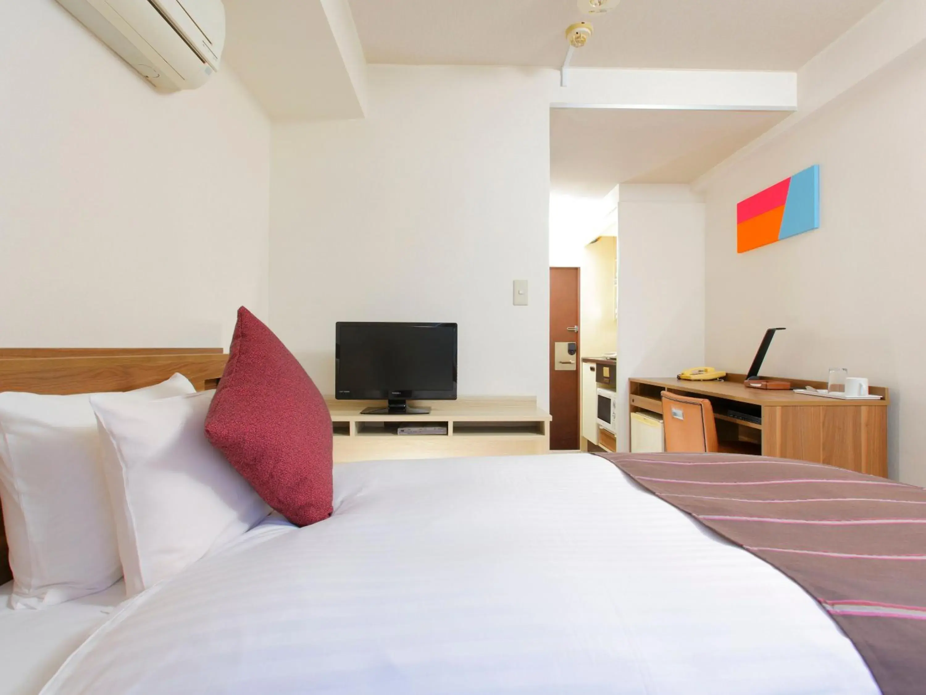 Photo of the whole room, Bed in HOTEL MYSTAYS Ueno Iriyaguchi Photo of the whole room, Bed in HOTEL MYSTAYS Ueno Iriyaguchi