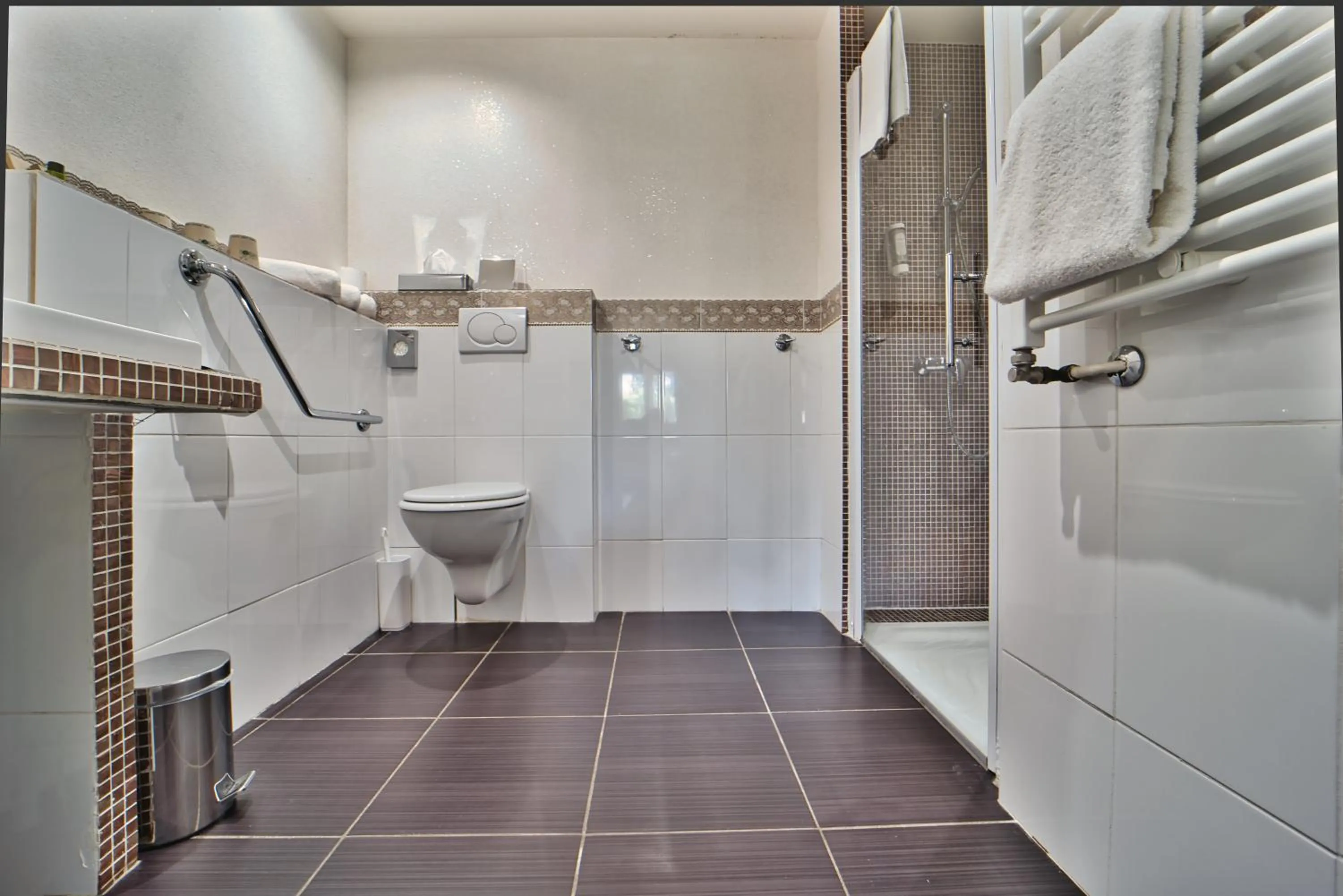 Shower in Mas De Calabrun