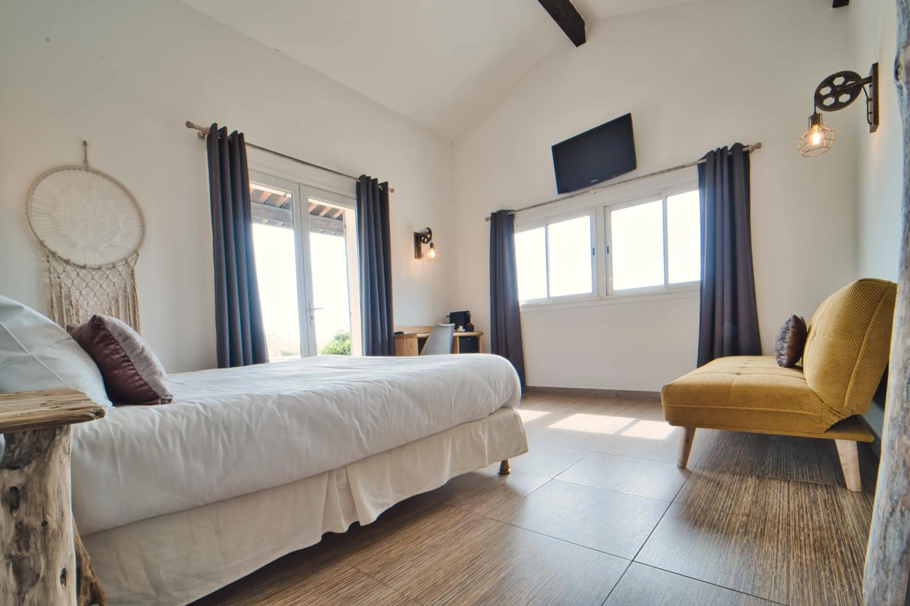 Bedroom, Bed in Mas De Calabrun