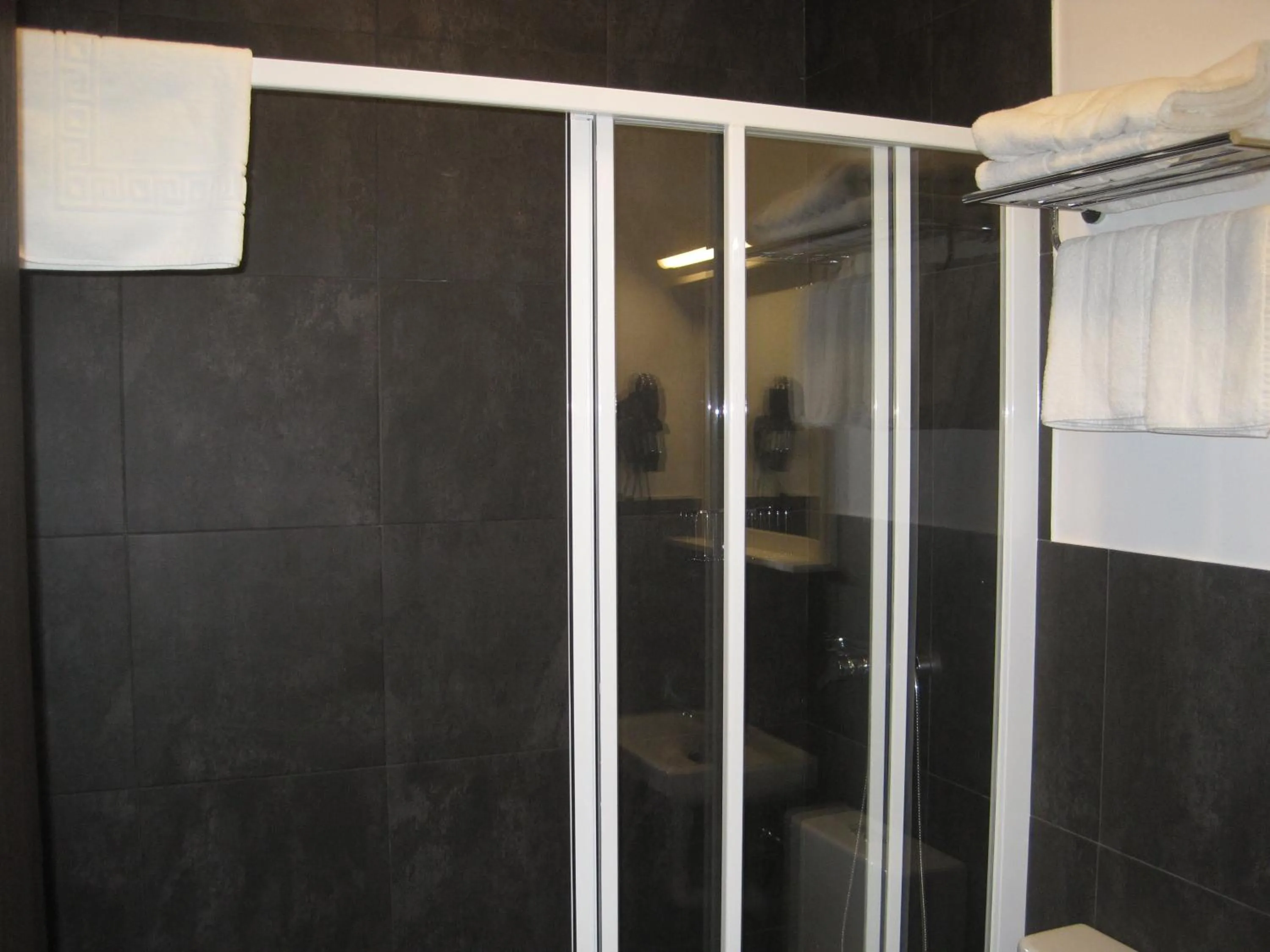 Twin Room in Suites Coruña