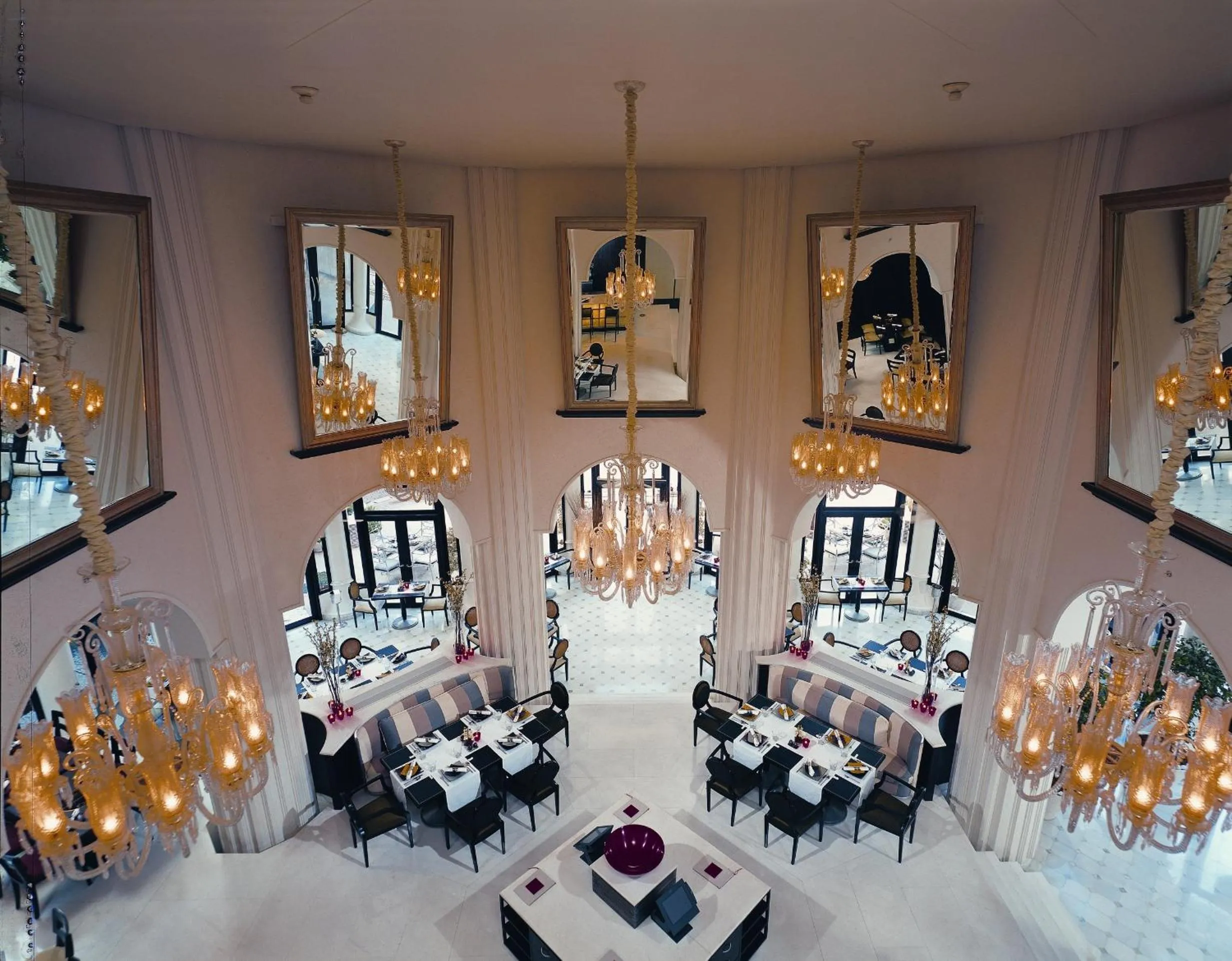 Restaurant/places to eat in The Leela Palace Bengaluru