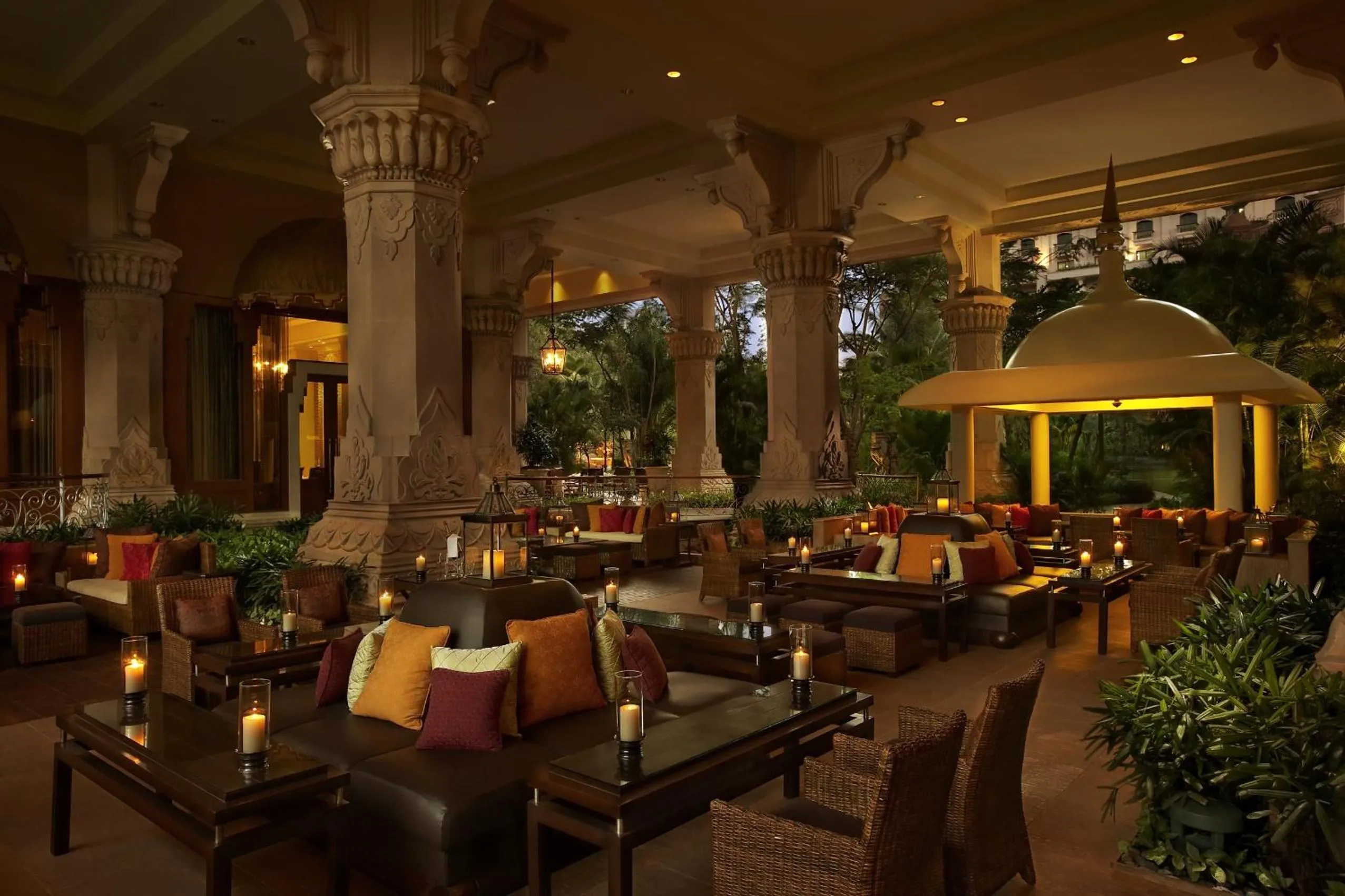 Lounge or bar in The Leela Palace Bengaluru
