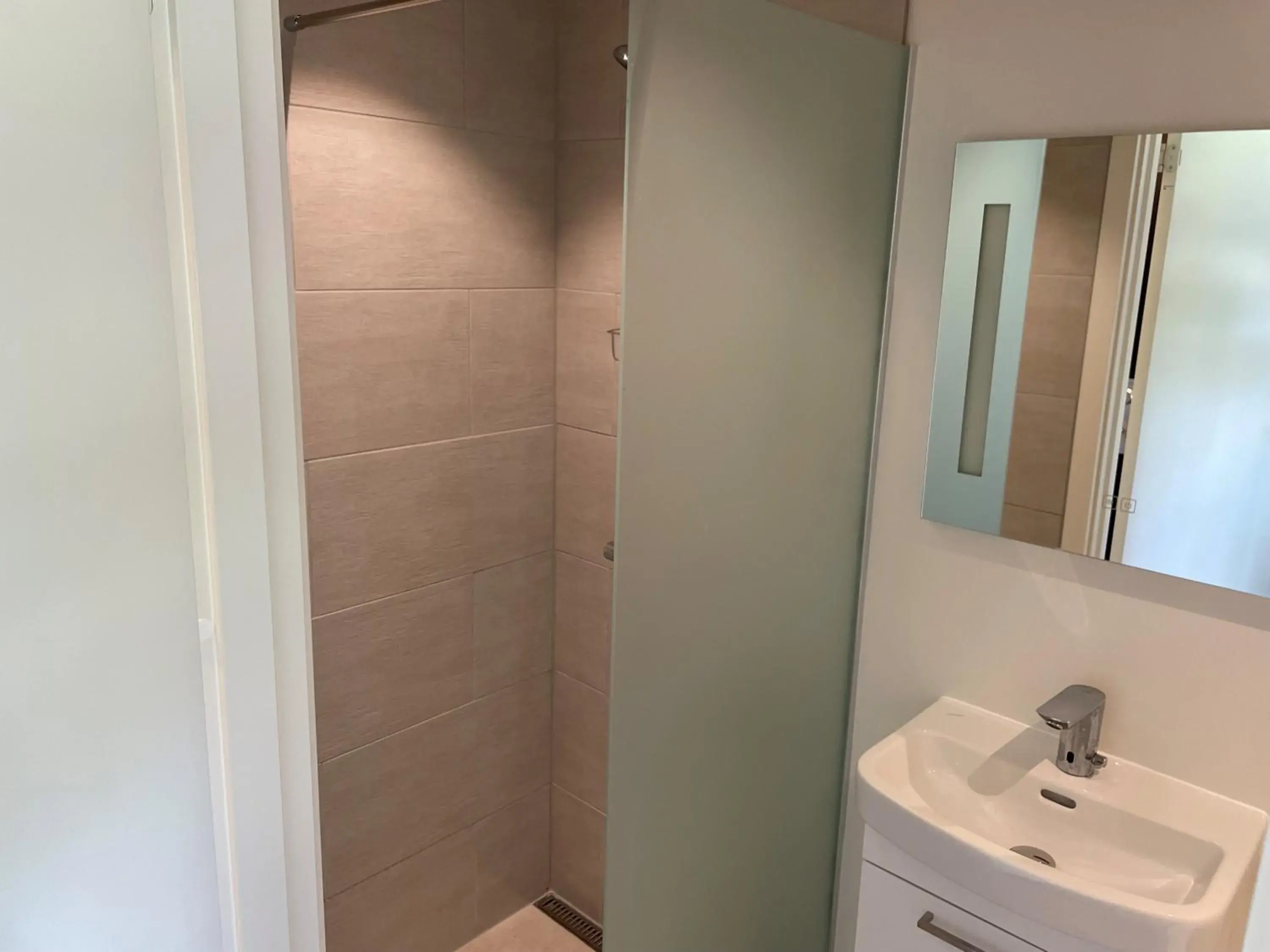 Single Room with Private Bathroom - single occupancy in Blommenslyst Kro Single Room with Private Bathroom - single occupancy in Blommenslyst Kro
