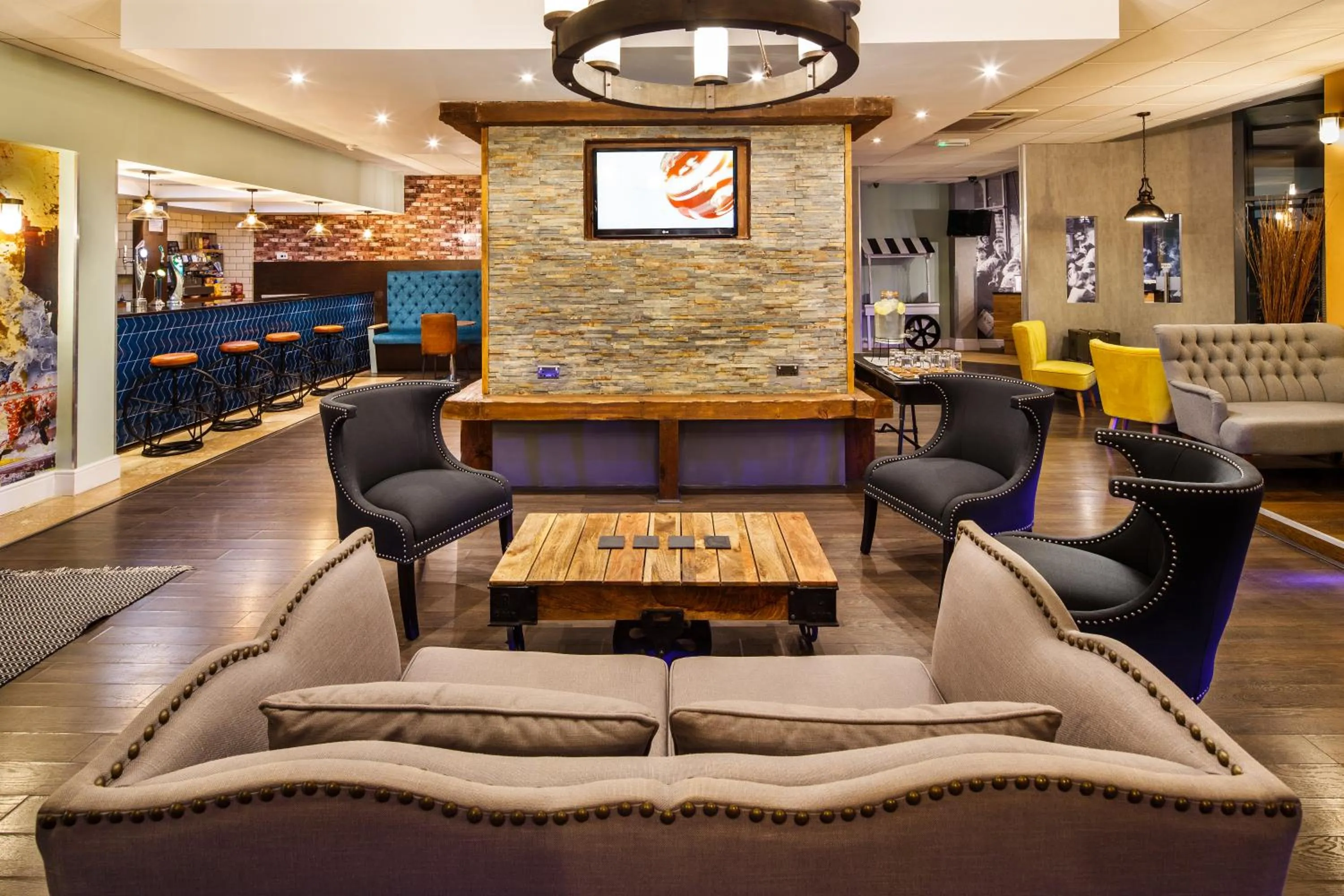 Communal lounge/ TV room in ibis Styles Birmingham Oldbury