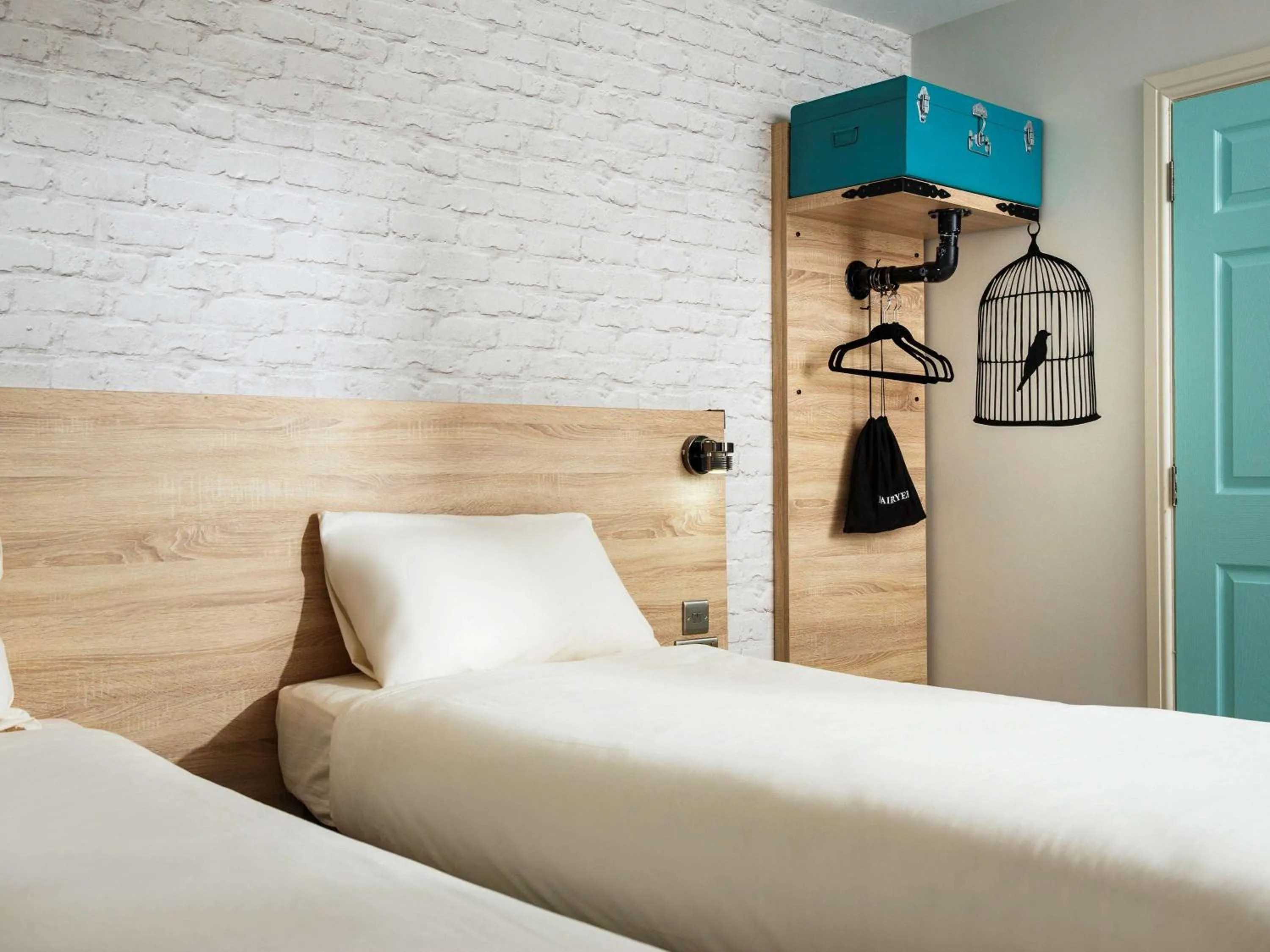 Photo of the whole room in ibis Styles Birmingham Oldbury