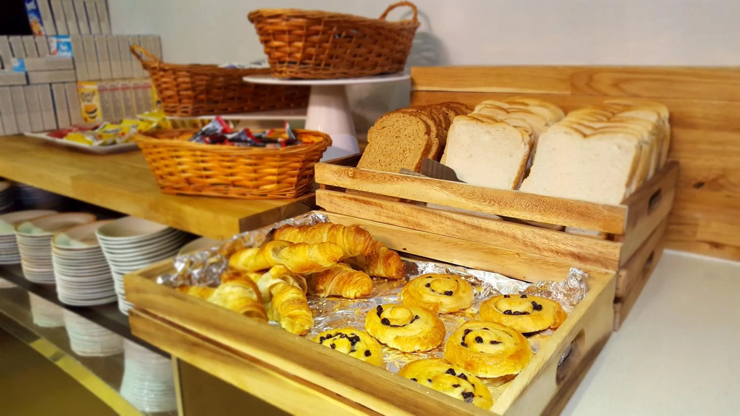 Restaurant/places to eat, Food in ibis Styles Birmingham Oldbury