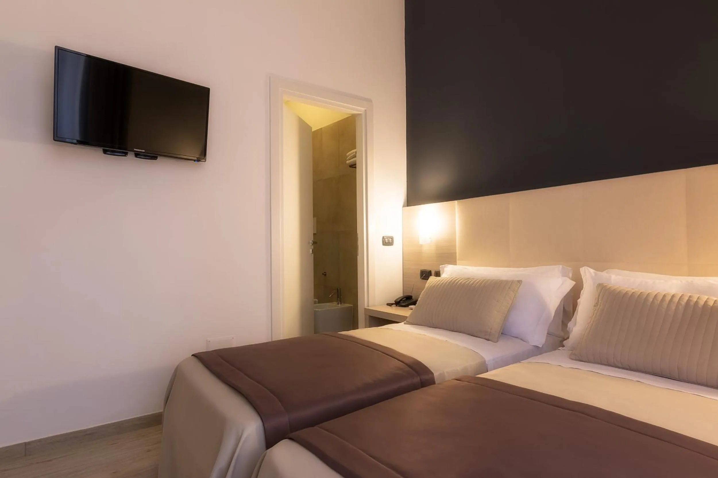 Bathroom, Bed in B&B Mariella's House