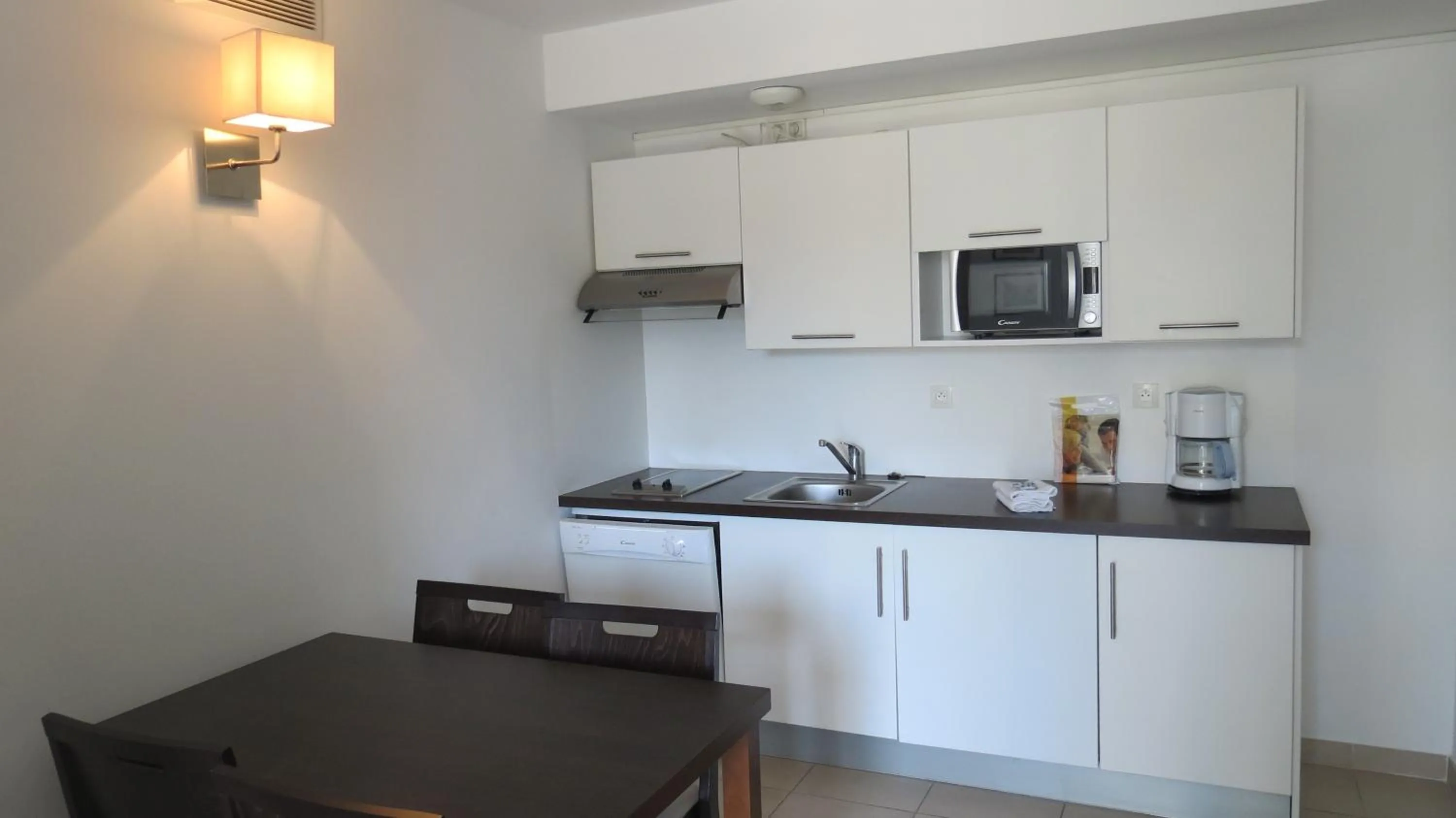 Kitchen or kitchenette in Residence Services Calypso Calanques Plage