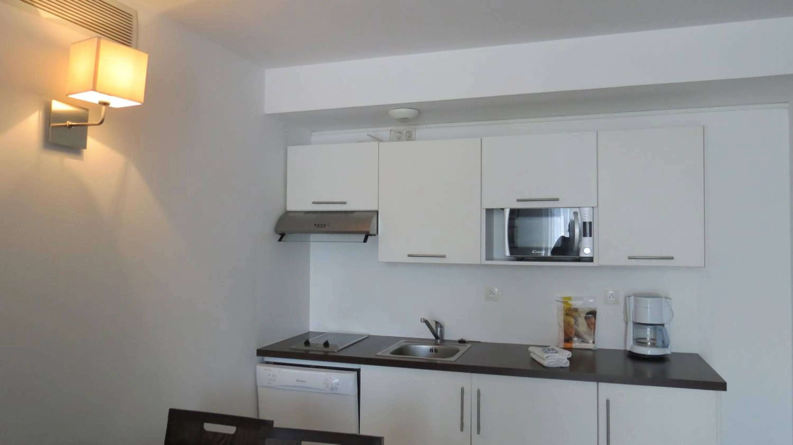 Kitchen or kitchenette in Residence Services Calypso Calanques Plage