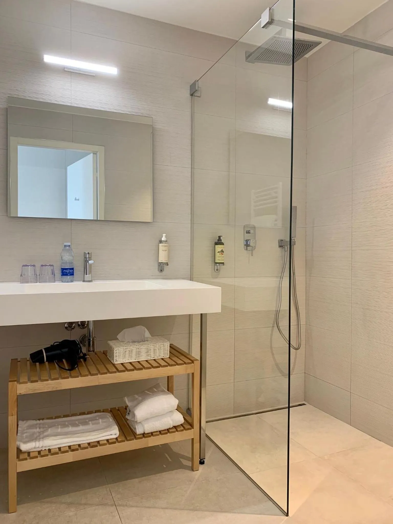 Shower in La Maison Odeia Bordeaux Centre