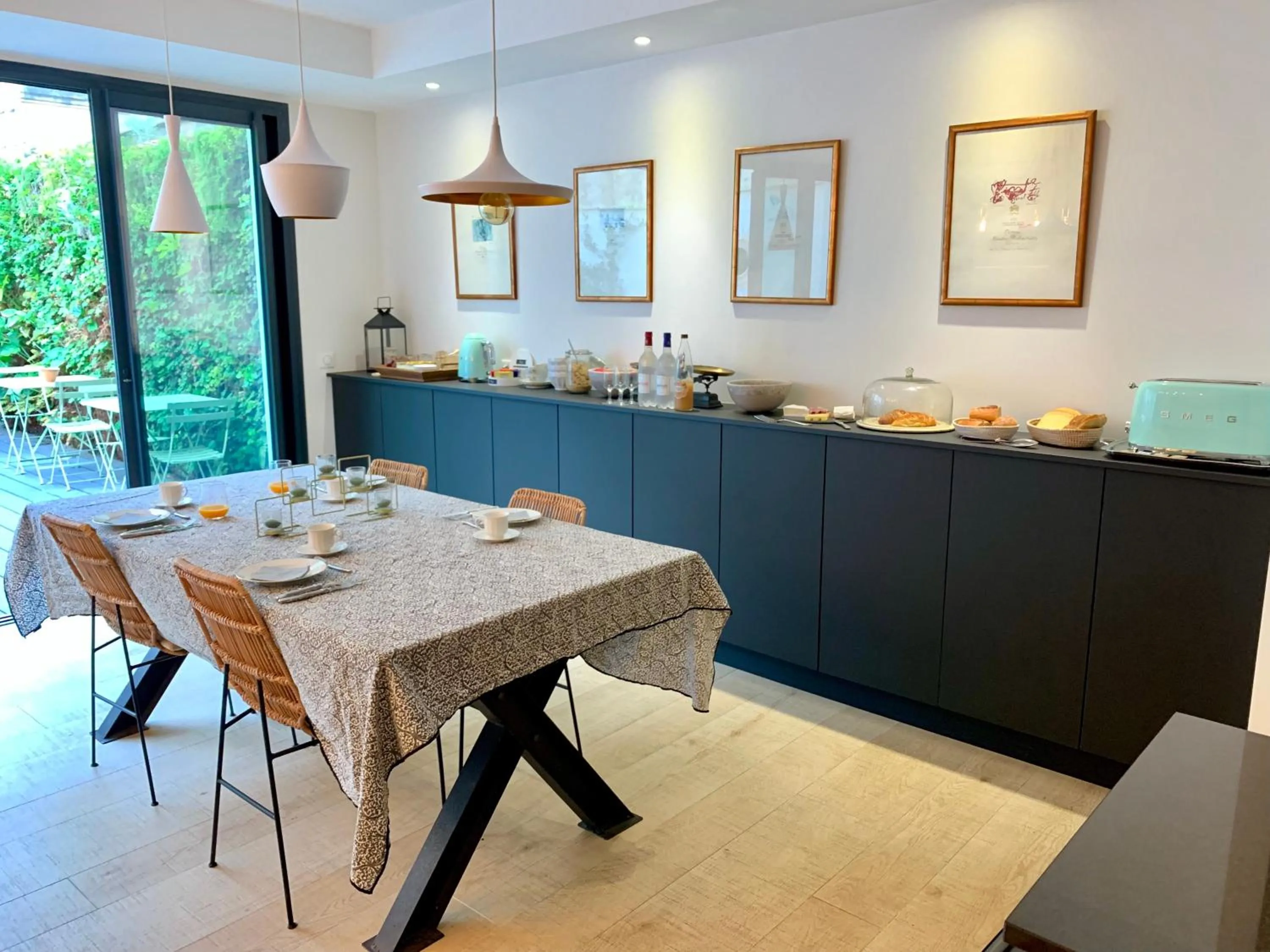 Food and drinks in La Maison Odeia Bordeaux Centre