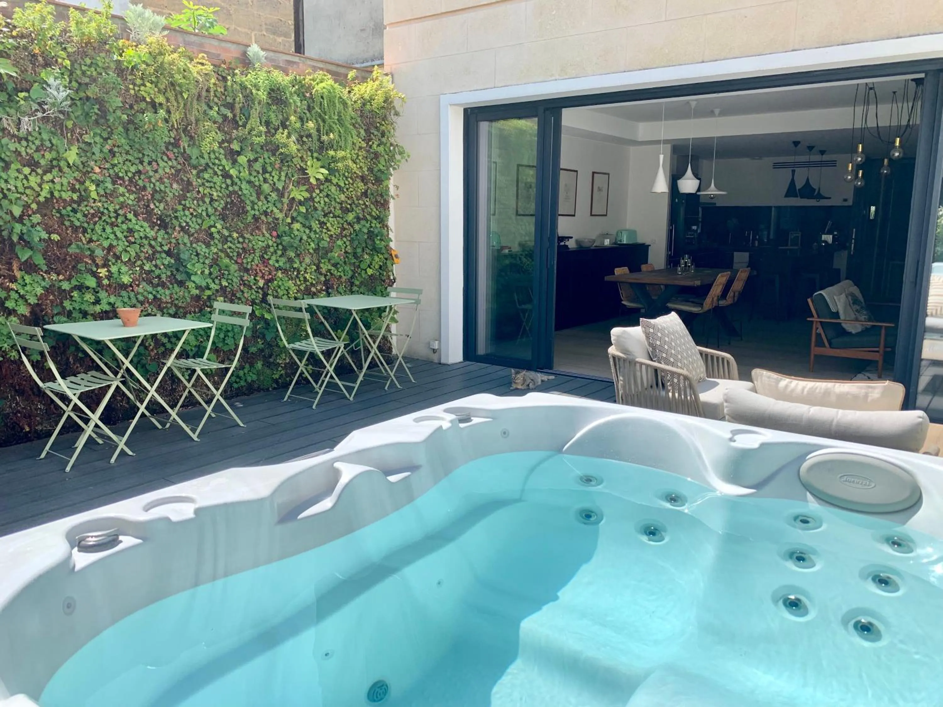 Patio in La Maison Odeia Bordeaux Centre