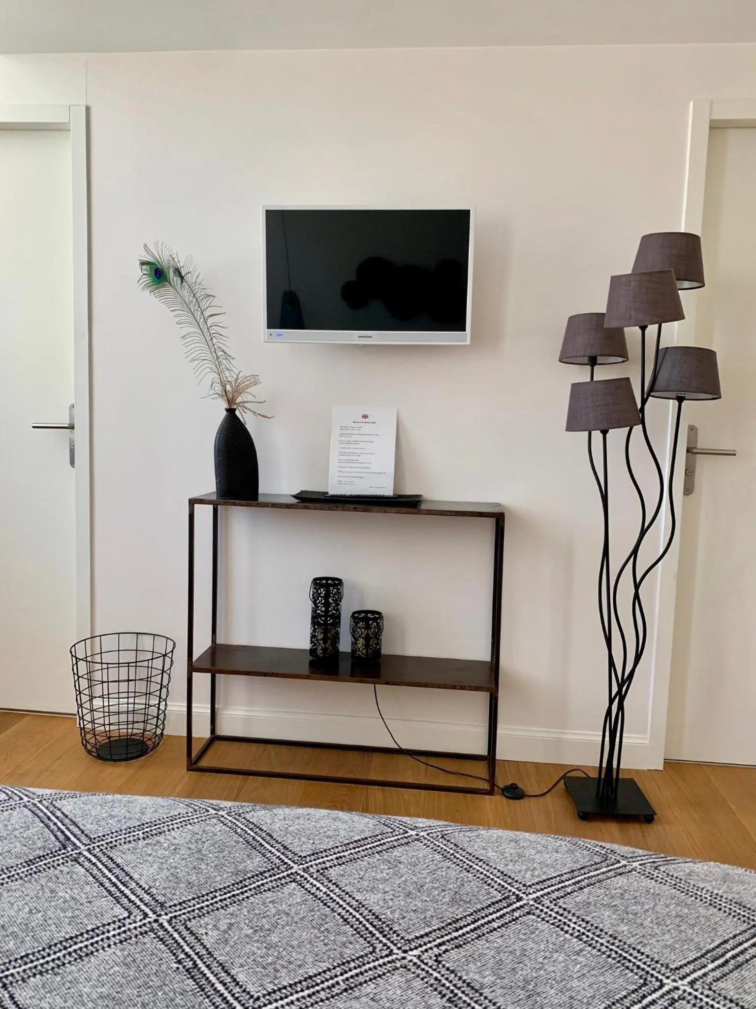 TV and multimedia, Bed in La Maison Odeia Bordeaux Centre