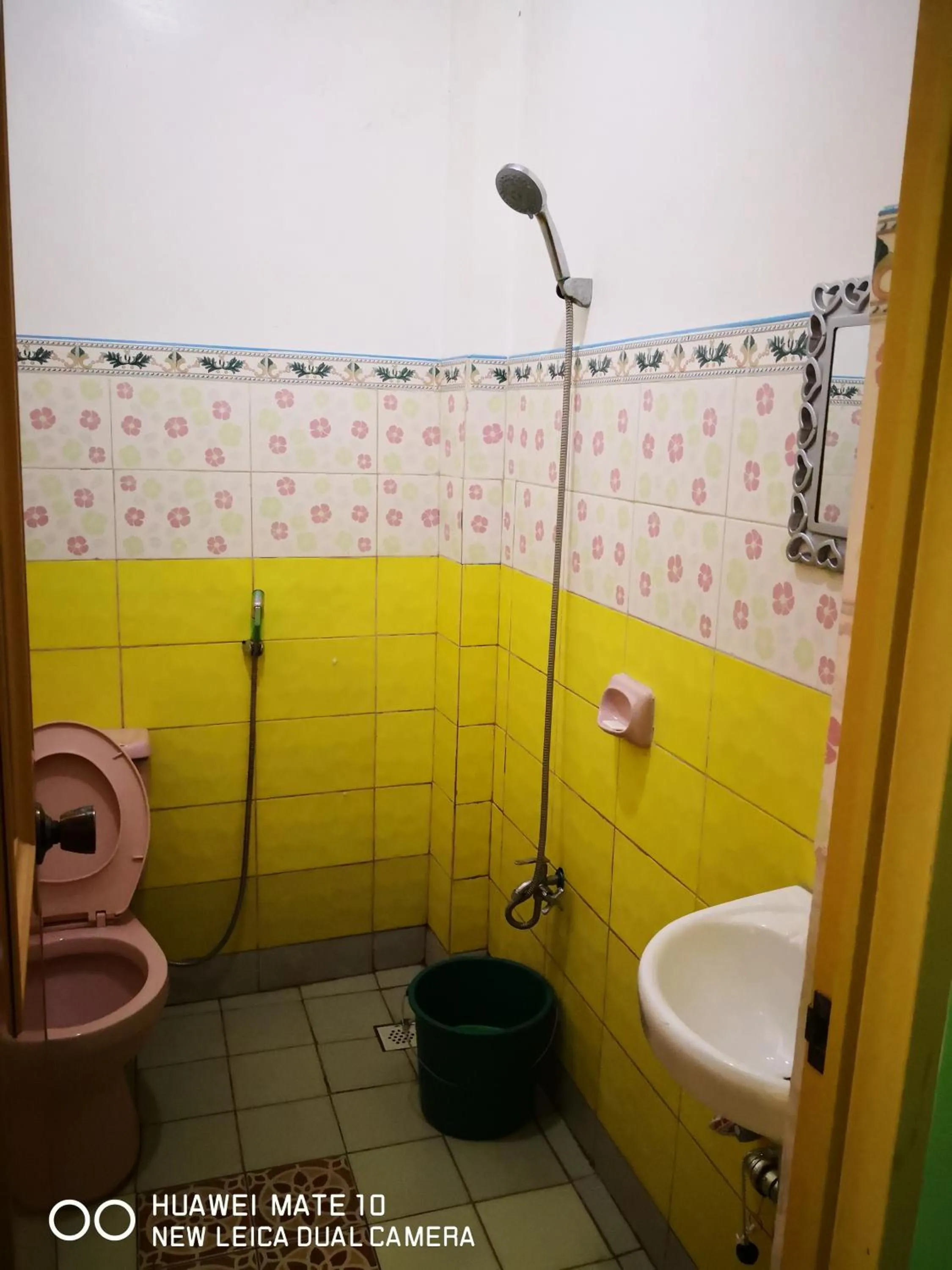 Shower in A's Azotea de Bohol