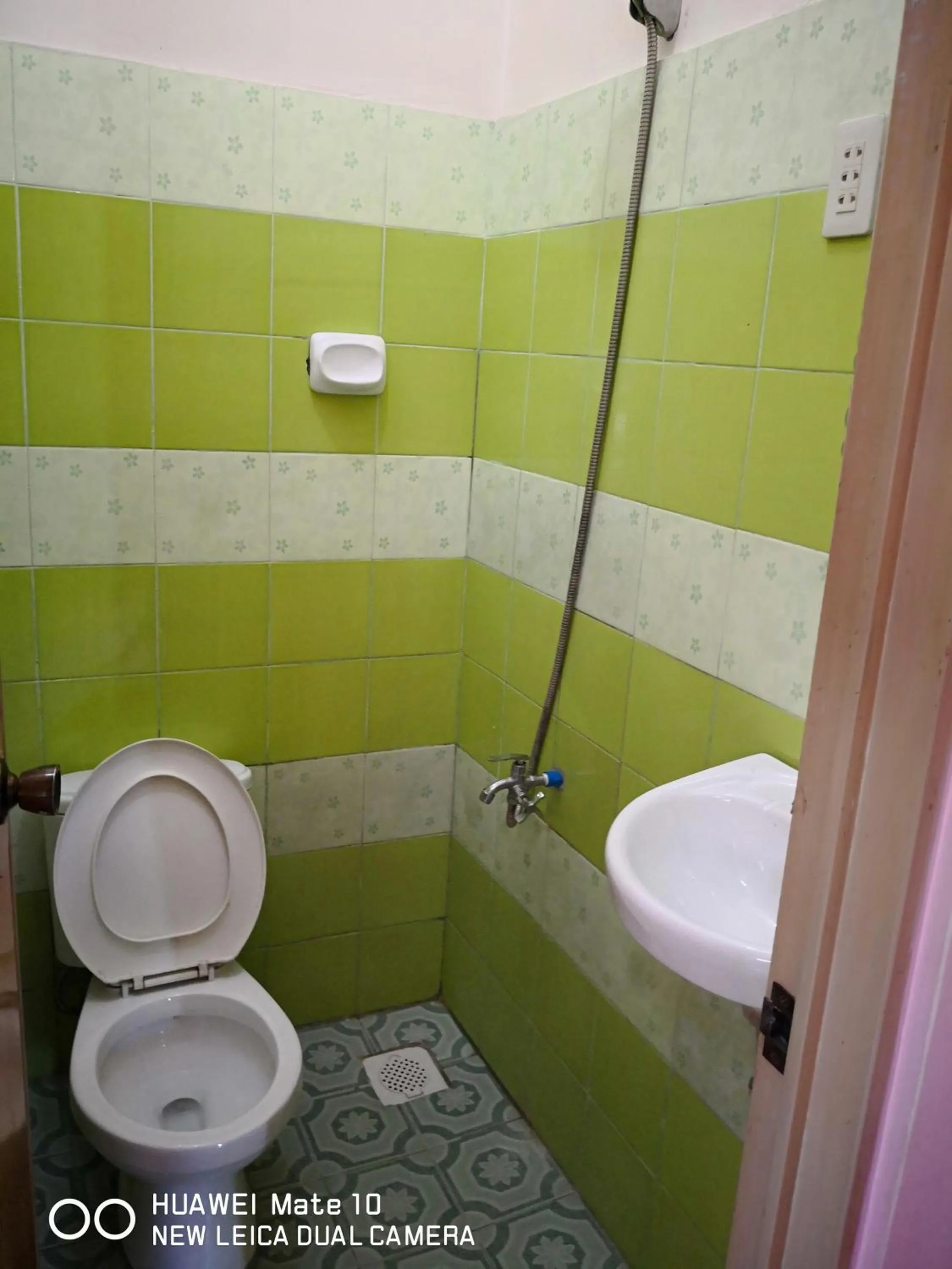 Toilet in A's Azotea de Bohol
