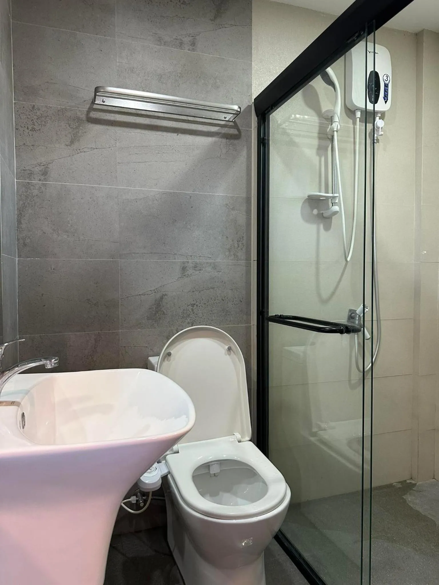 Toilet in A's Azotea de Bohol