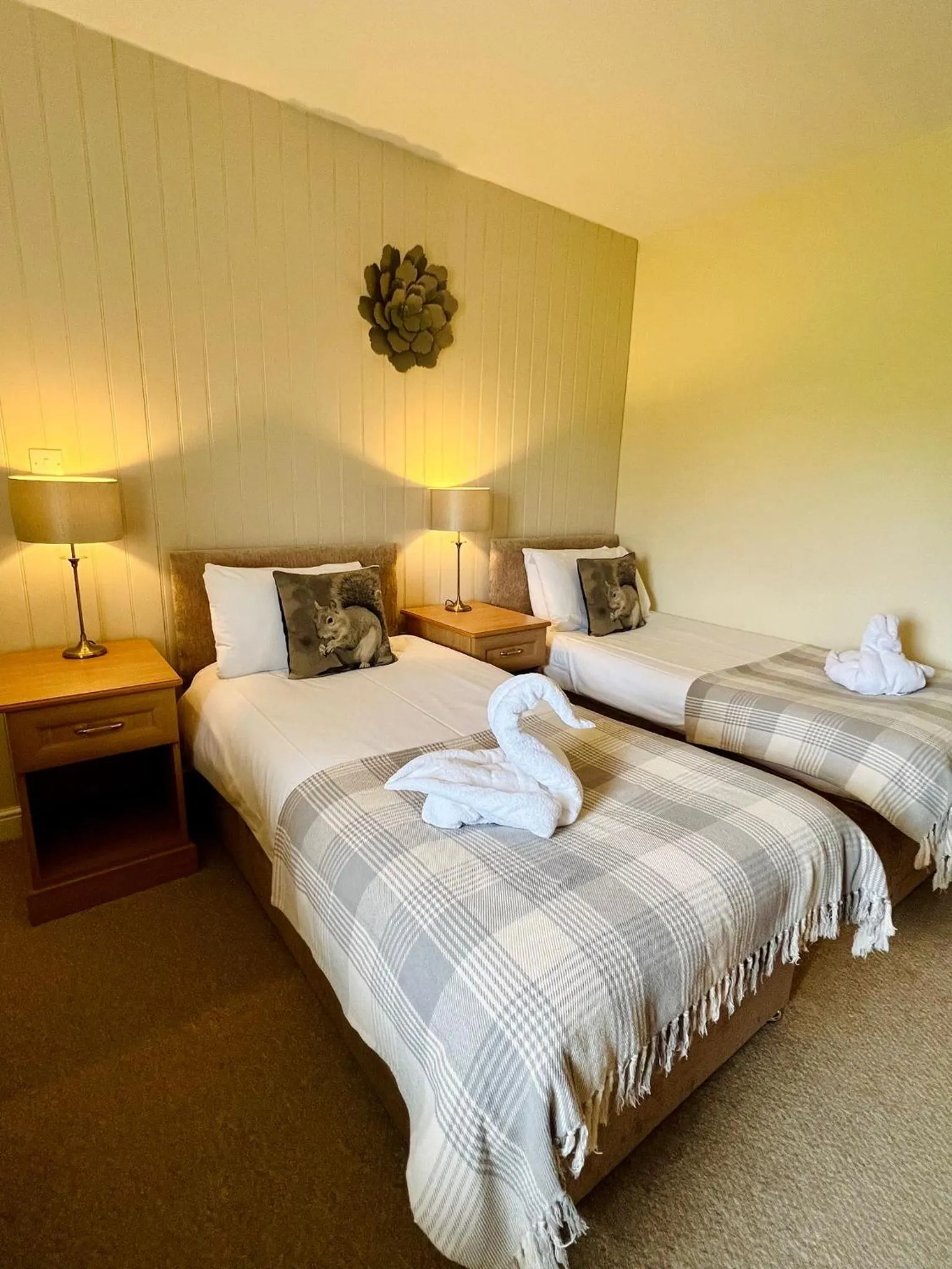 Bed in Cottage Lea's Country Hotel & Restaurant