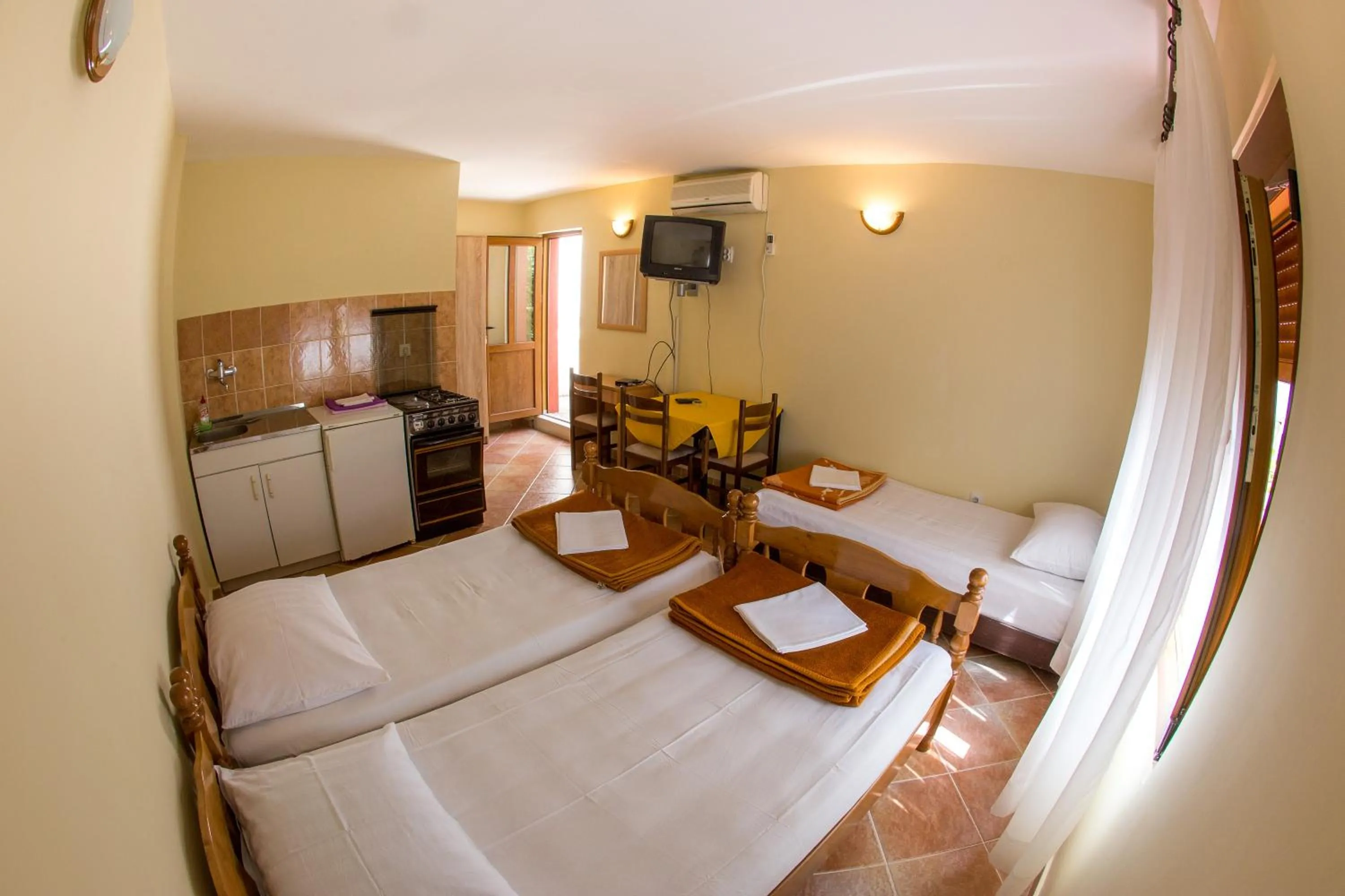 Kitchen or kitchenette, Bed in Guesthouse Blue Coast