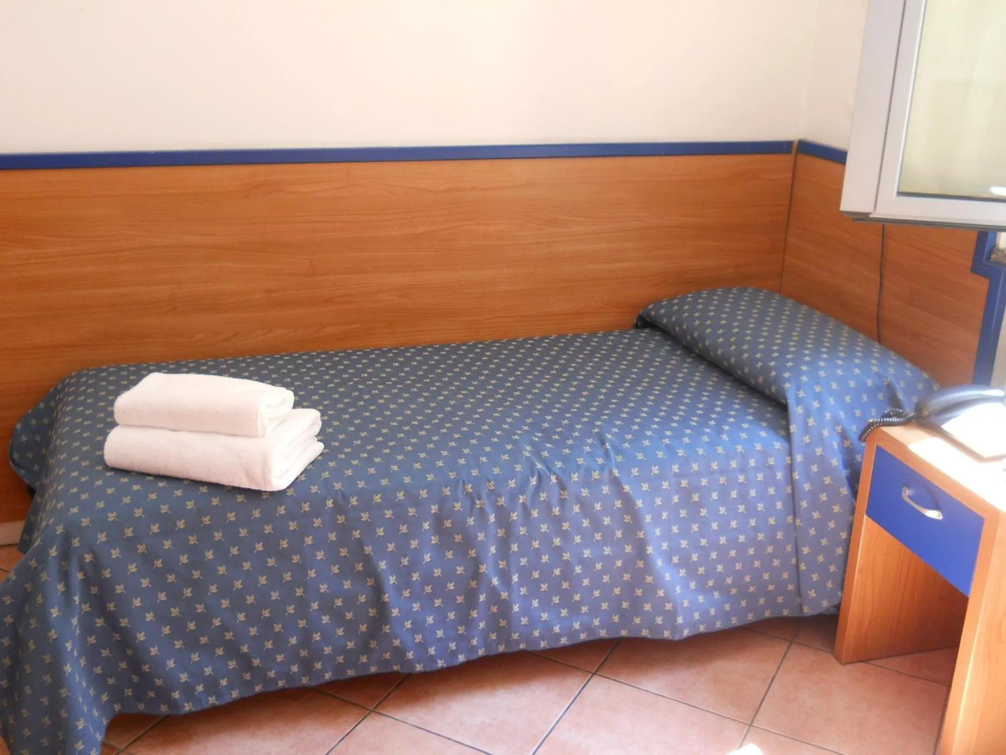 Bed in Hotel Iride stazione Lambrate Città studi