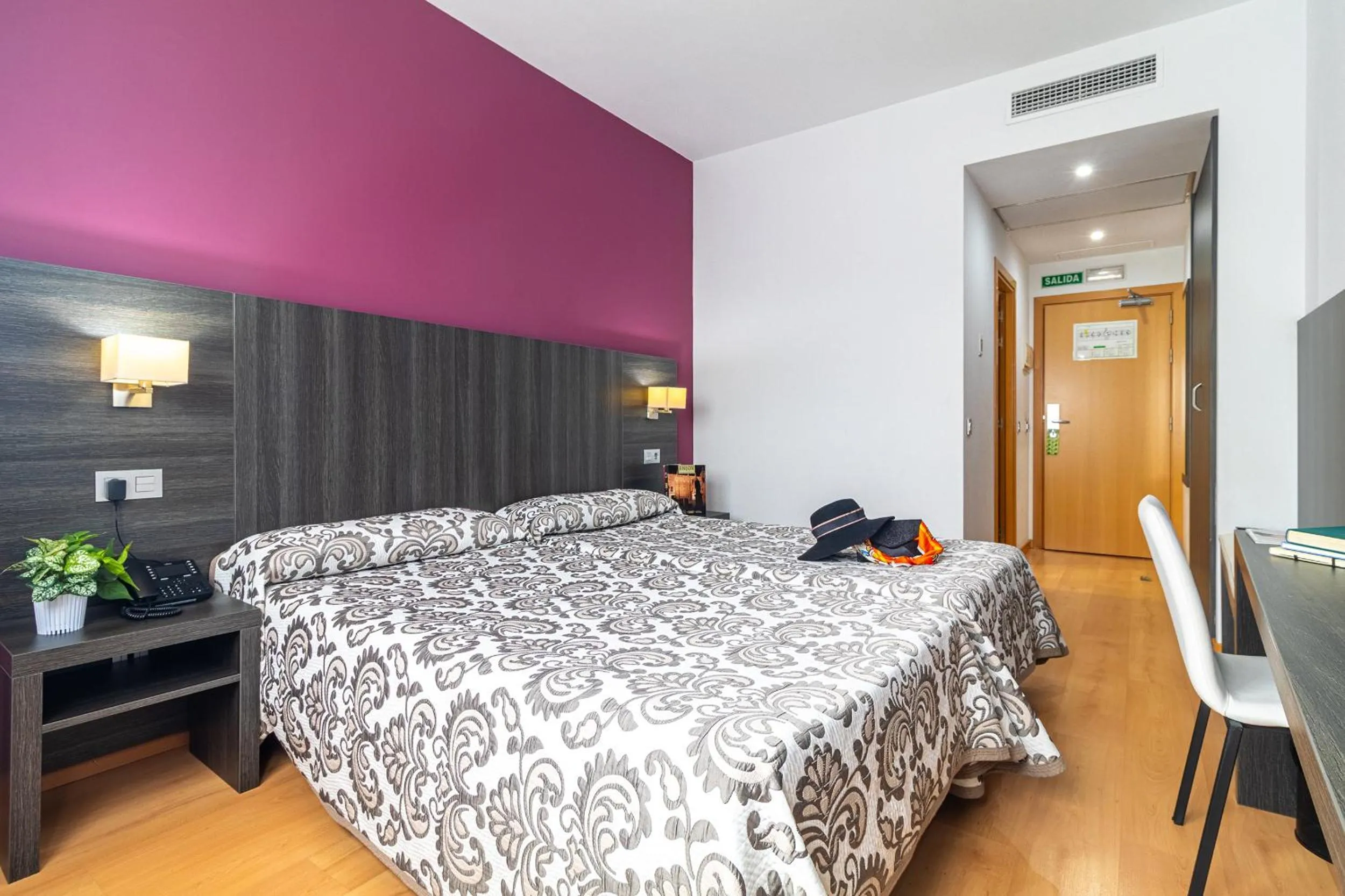 Bed in Hotel Abades Via Norte