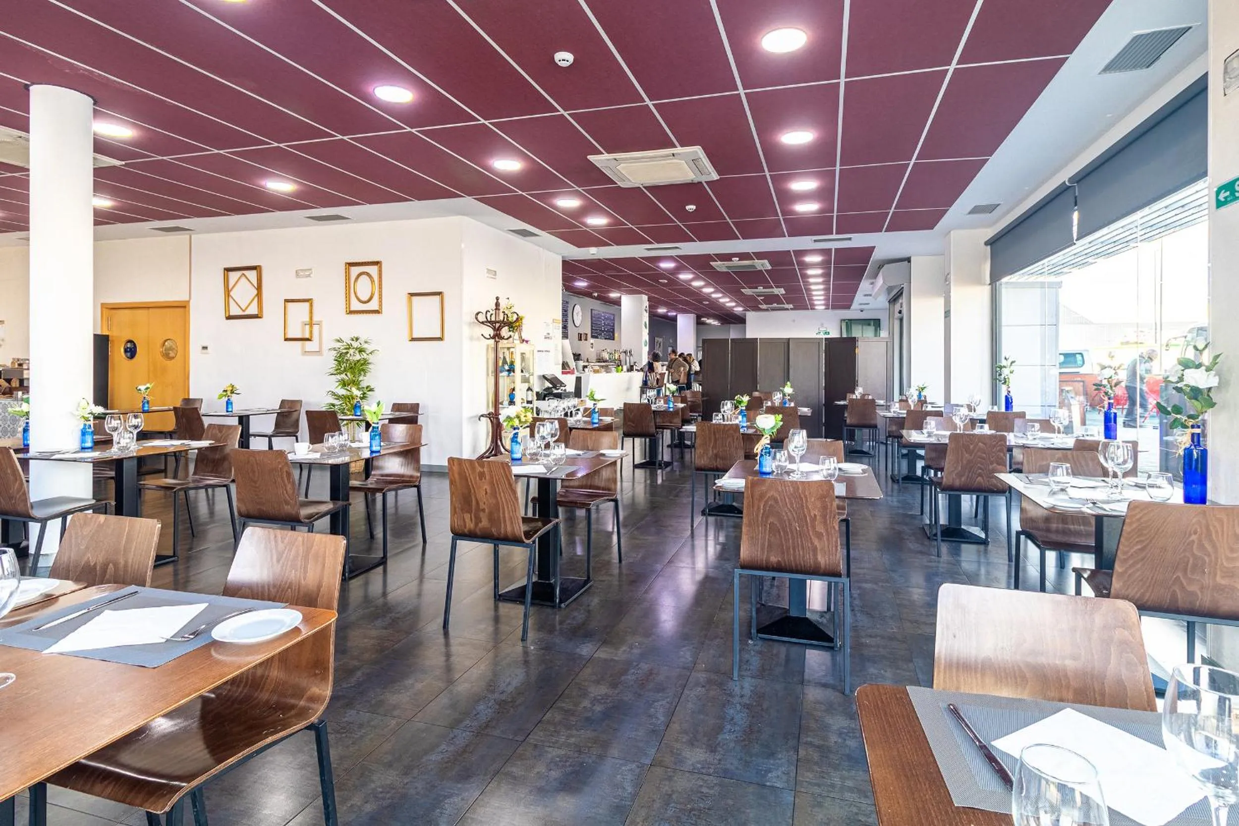 Restaurant/places to eat in Hotel Abades Via Norte