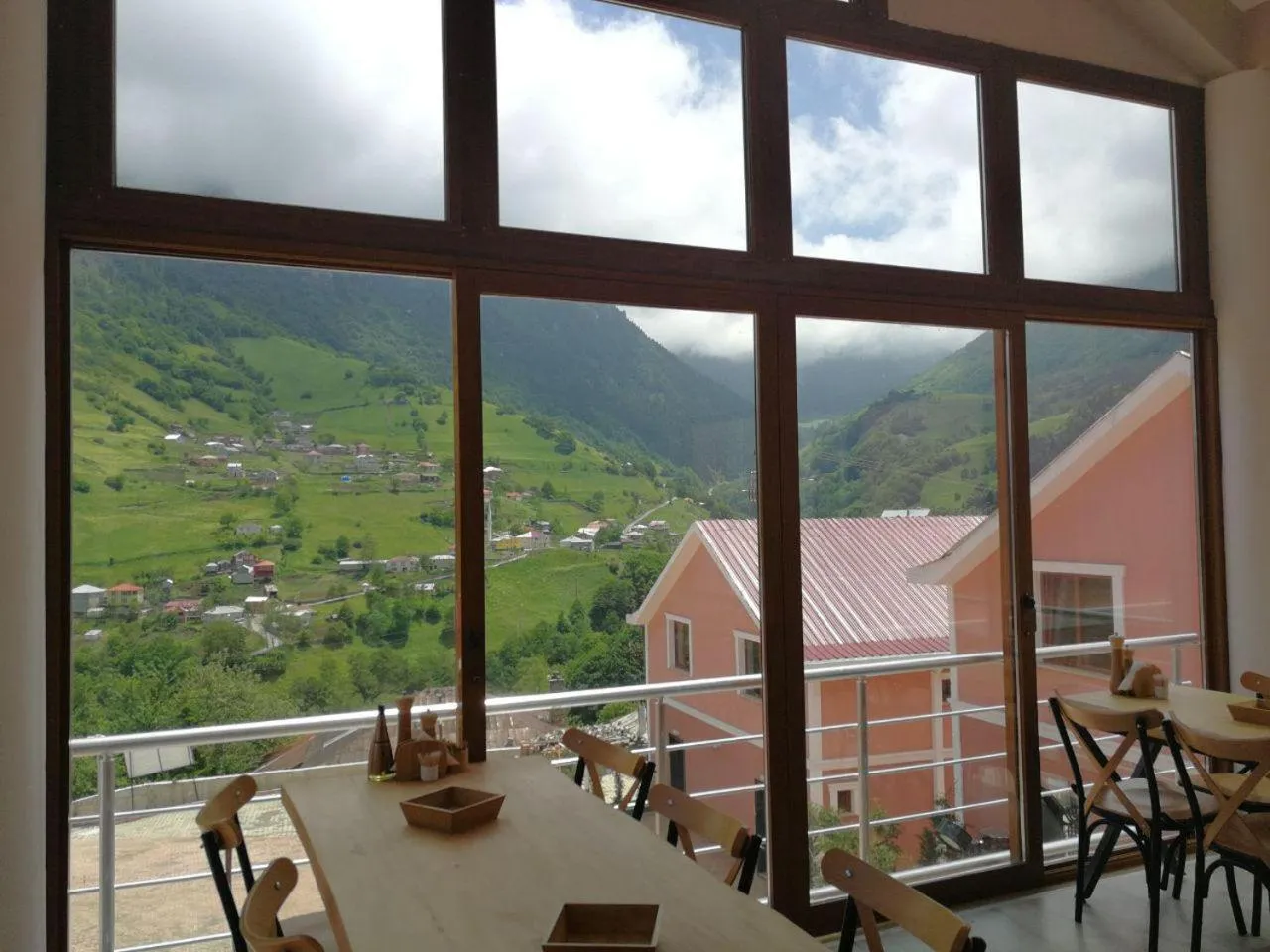 Restaurant/places to eat in Hamsikoy Hotel