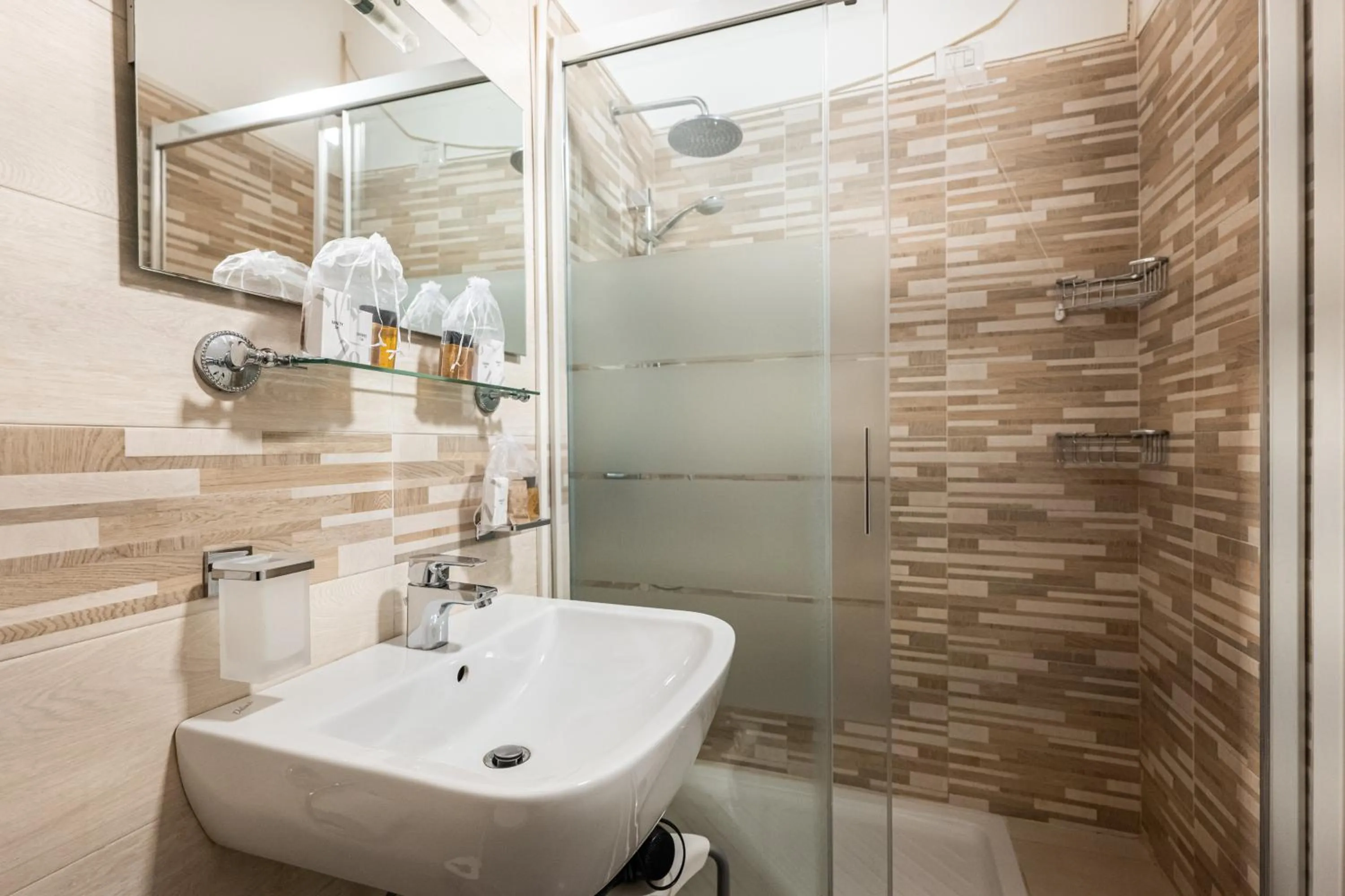 Shower in Ai Suma Hotel