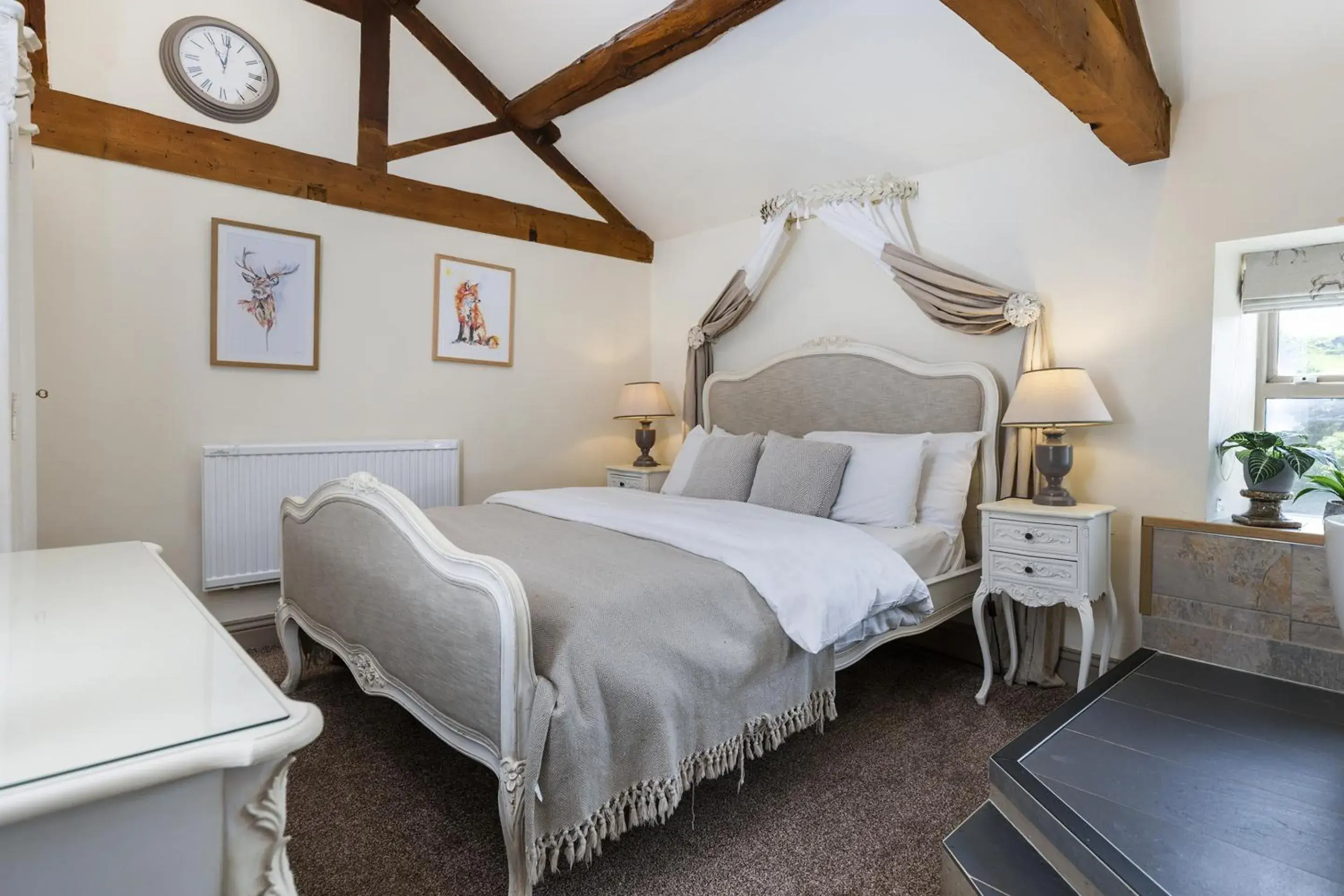 Superior King Room in The Fleece Inn at Barkisland Superior King Room in The Fleece Inn at Barkisland